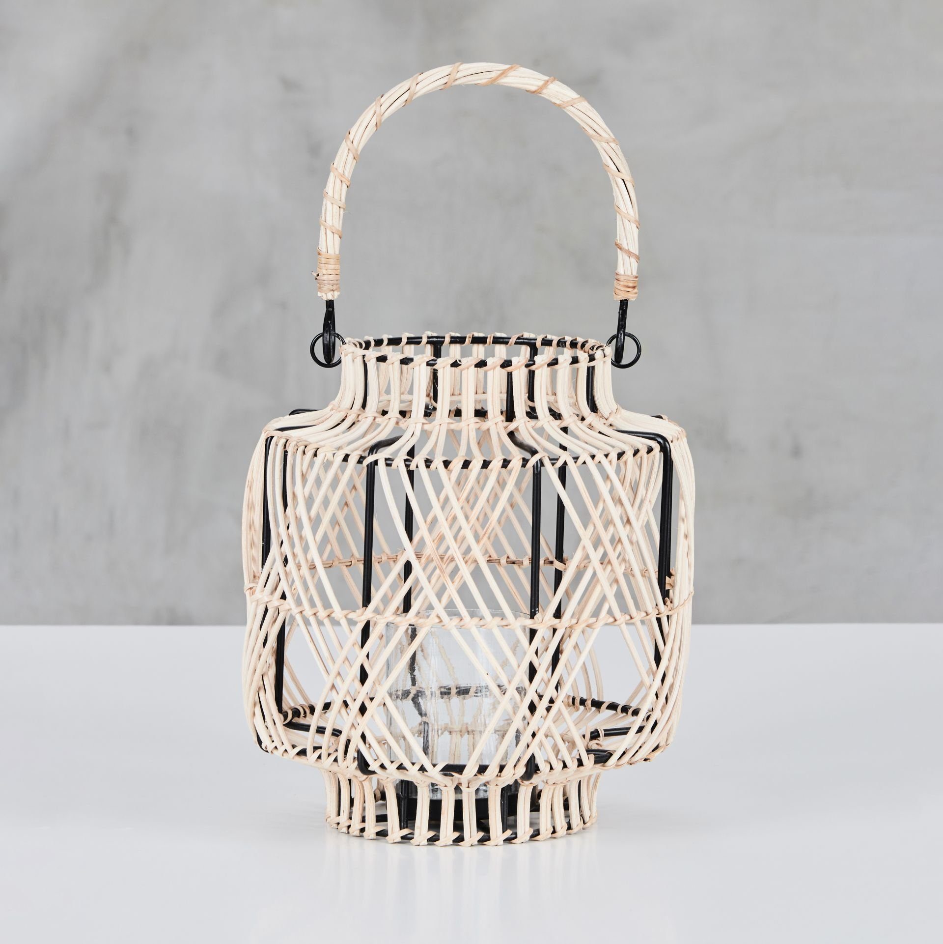 carla&marge Windlicht Kassabra (Laterne aus Eisen, Rattan und Glaseinsatz), geflochtener Kerzenständer, Höhe ca. 25 cm