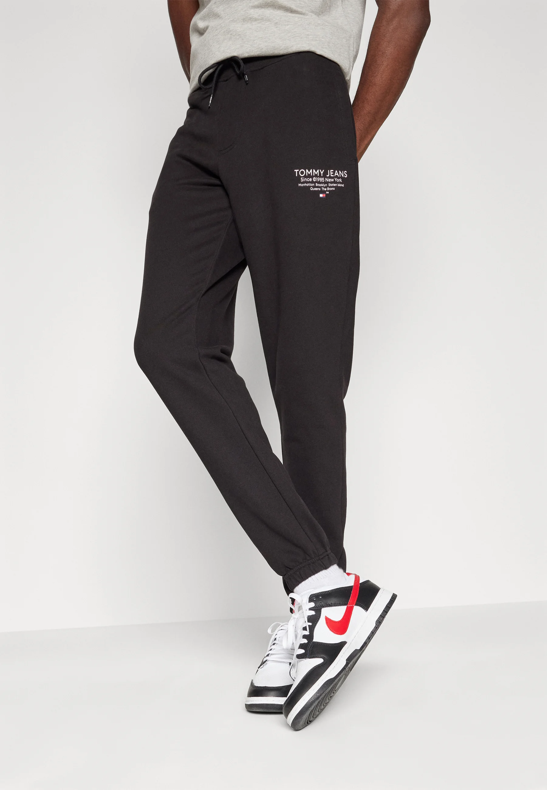 Tommy Jeans SLIM ENTRY GRAPHIC SWEATPANT - Pantalones deportivos