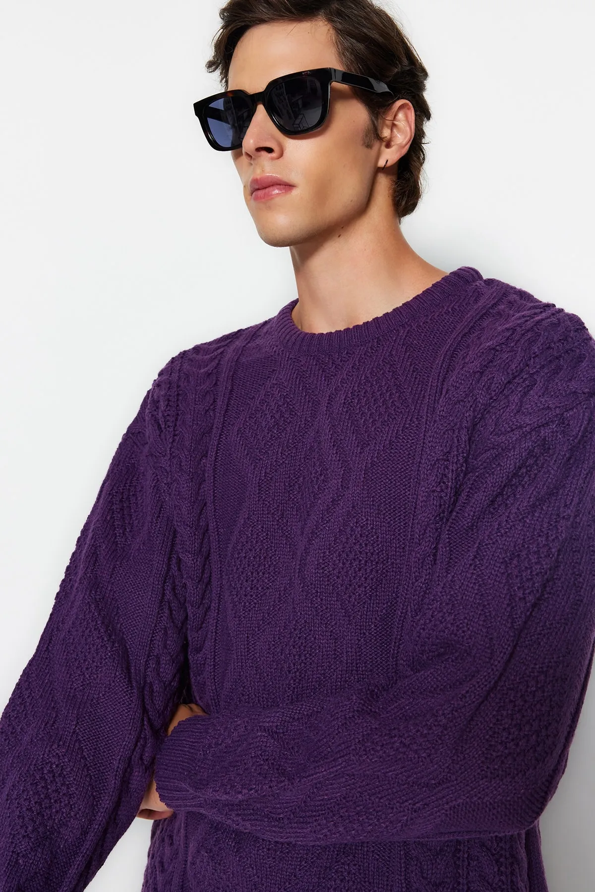 Trendyol Collection  Lila Unisex-Strickpullover mit weitem Schnitt und Rundhalsausschnitt aus geflochtenem Haar TMNAW23KZ00280