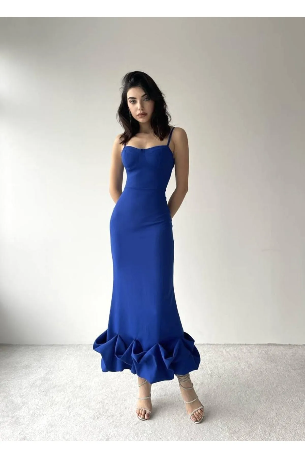 Afiş Butik  Saks – Blaues, asymmetrisches, geschwungenes Midikleid mit Rock