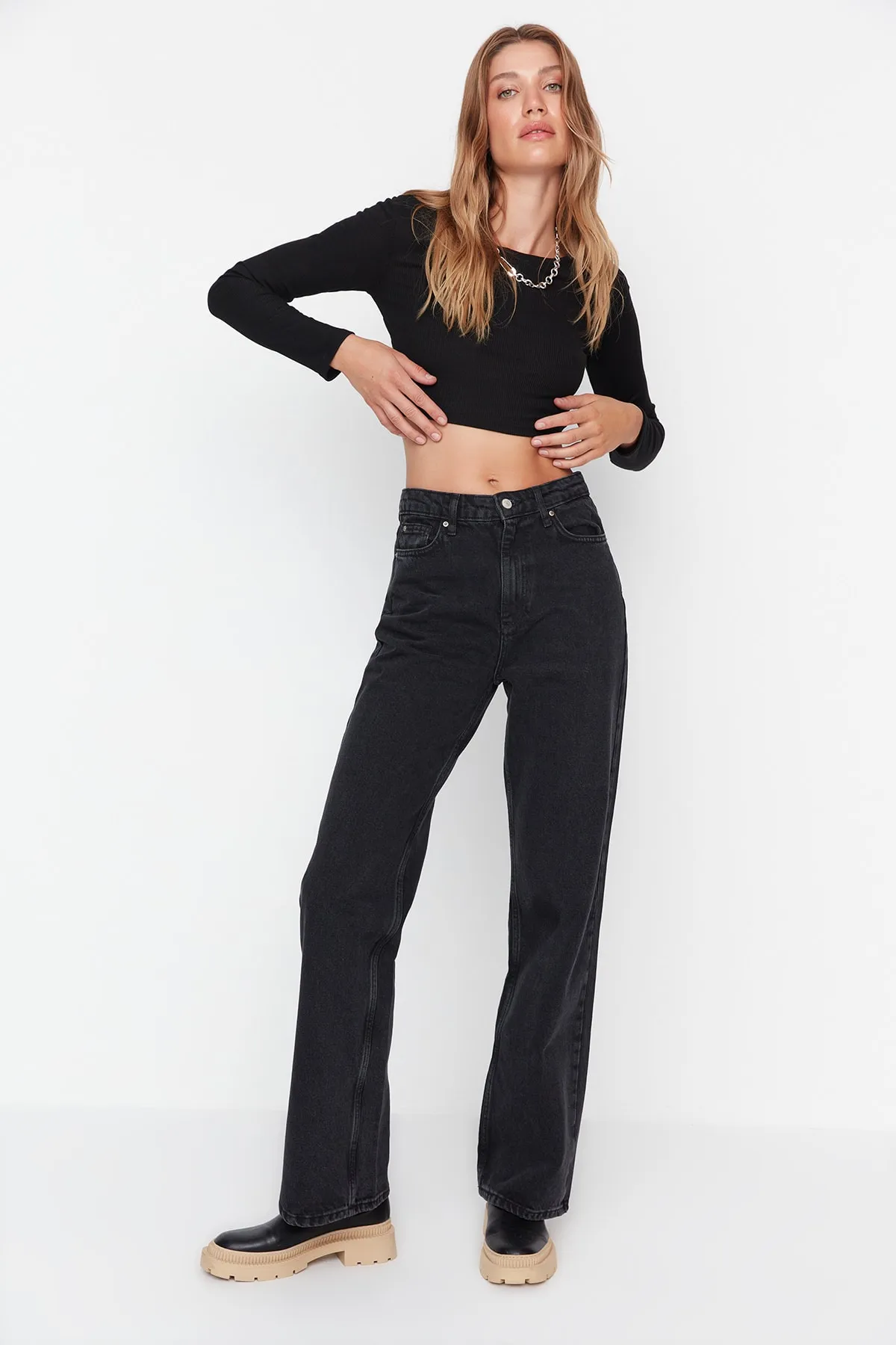 Trendyol Collection  Schwarze, nachhaltigere High Waist Long Straight Jeans TWOAW23JE00078