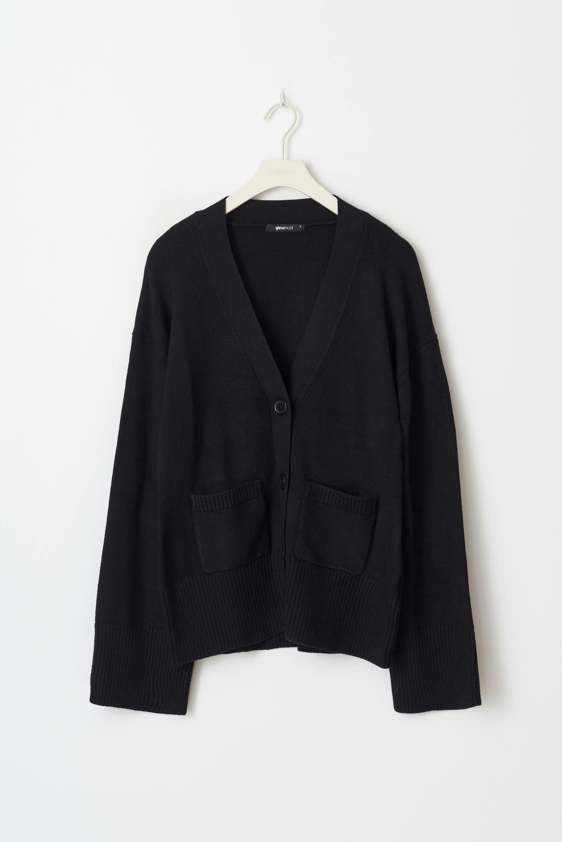 Knitted pocket cardigan