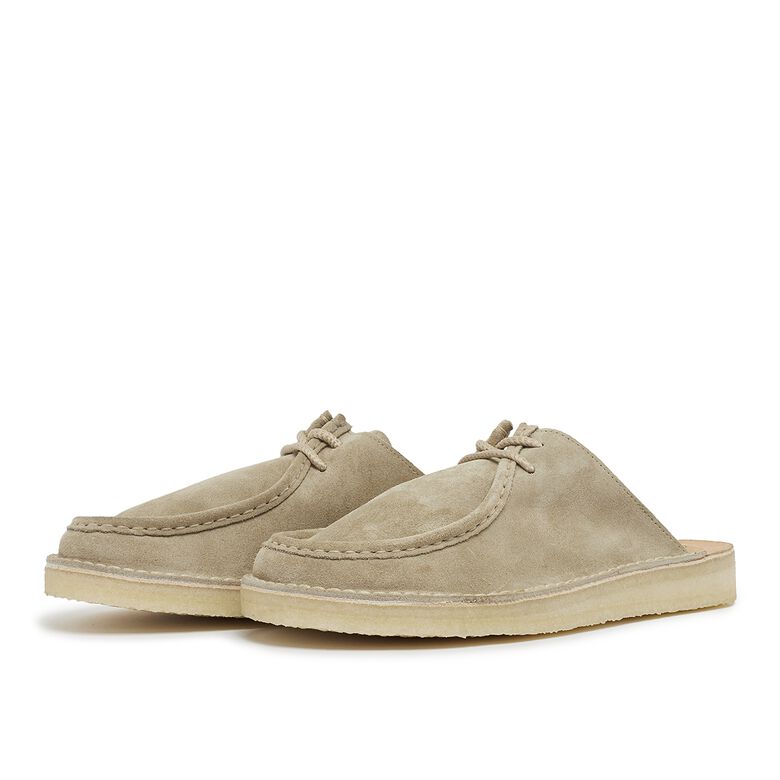 Clarks Desert Nomad Mule pale grey suede