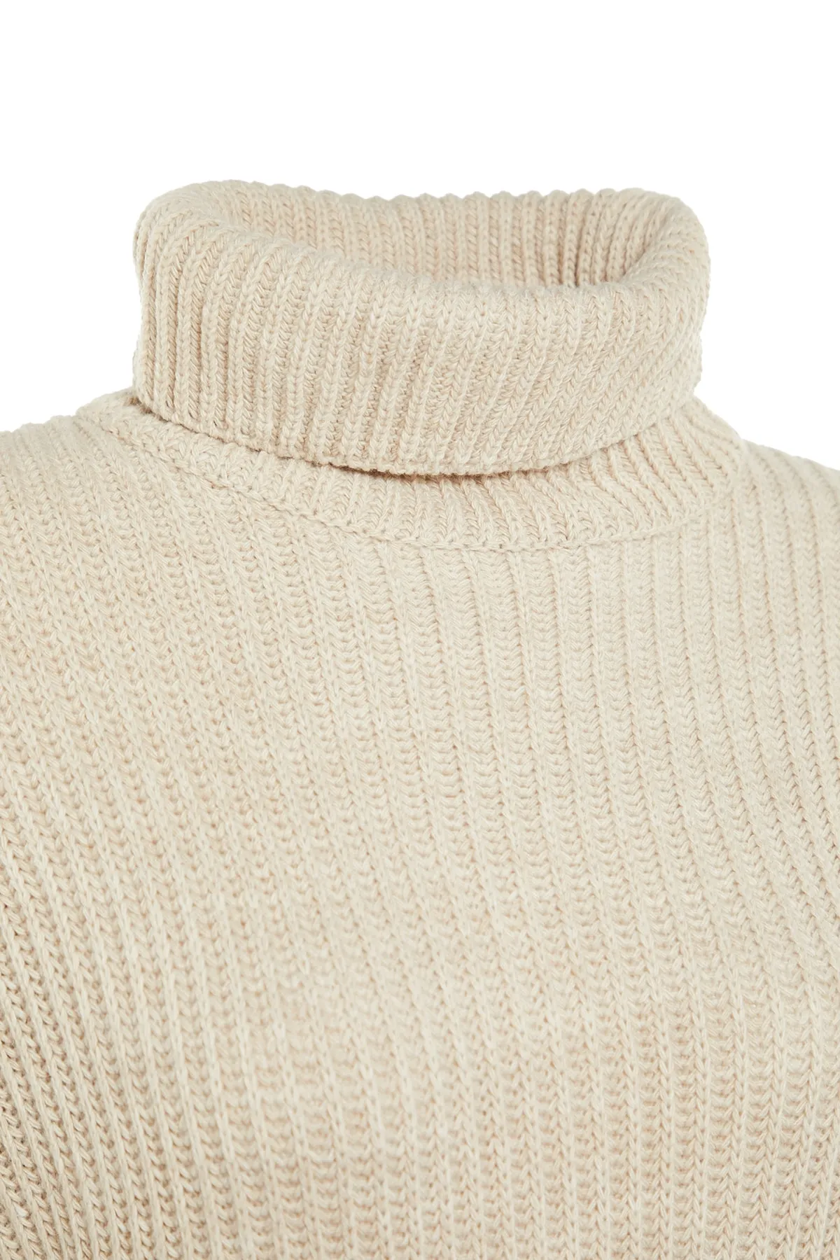 Trendyol Modest  Rollkragenpullover in Ecru TCTAW23KZ00005