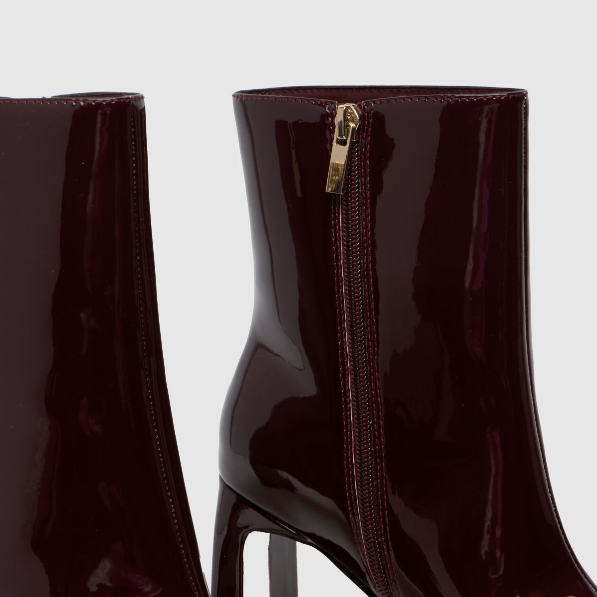 Schuh Becca – Vinröd stövlar med fyrkantig tå och klack