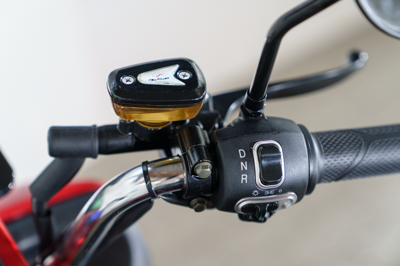 Stormborn R5 Elektro-Dreiradroller 25 km/h - rot