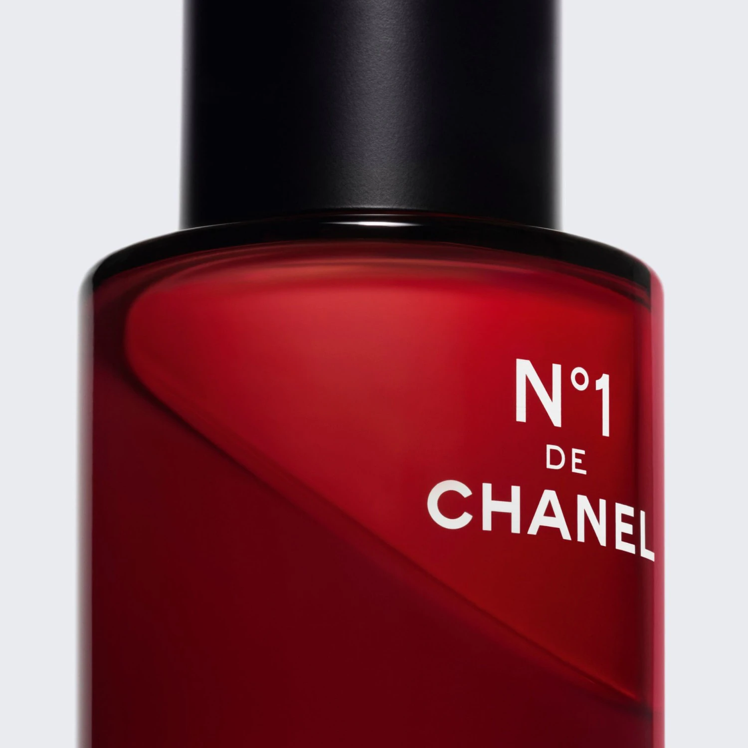 CHANEL PREVIENE E CORREGGE LA COMPARSA DEI 5 SEGNI DELL'INVECCHIAMENTO