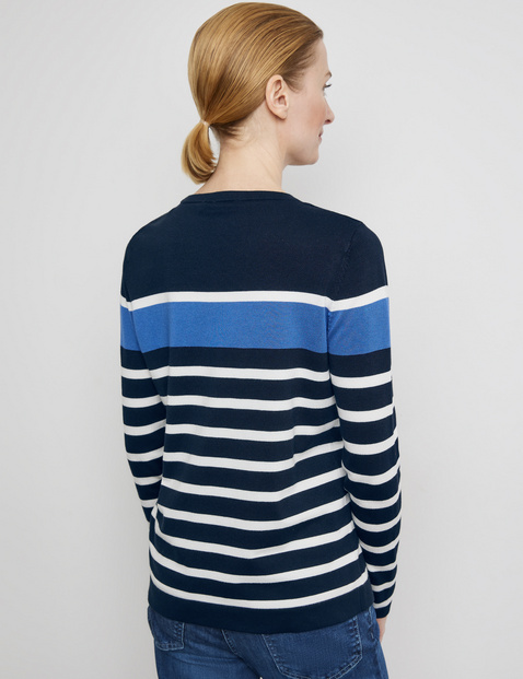 Softer Pullover mit modischen Streifen