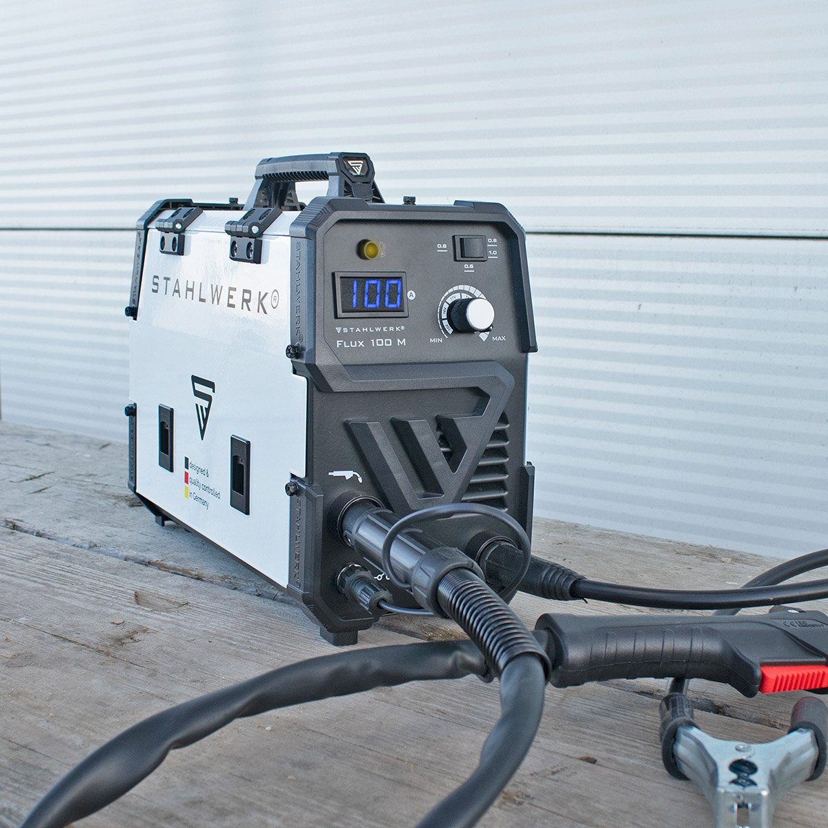 STAHLWERK Fülldrahtschweißgerät FLUX 100M Fülldraht Schweißgerät Vollausstattung, 39 - 100 A, Komplett-Set, 10-tlg., mit synergischem Drahtvorschub, 100 Ampere zum Schweißen