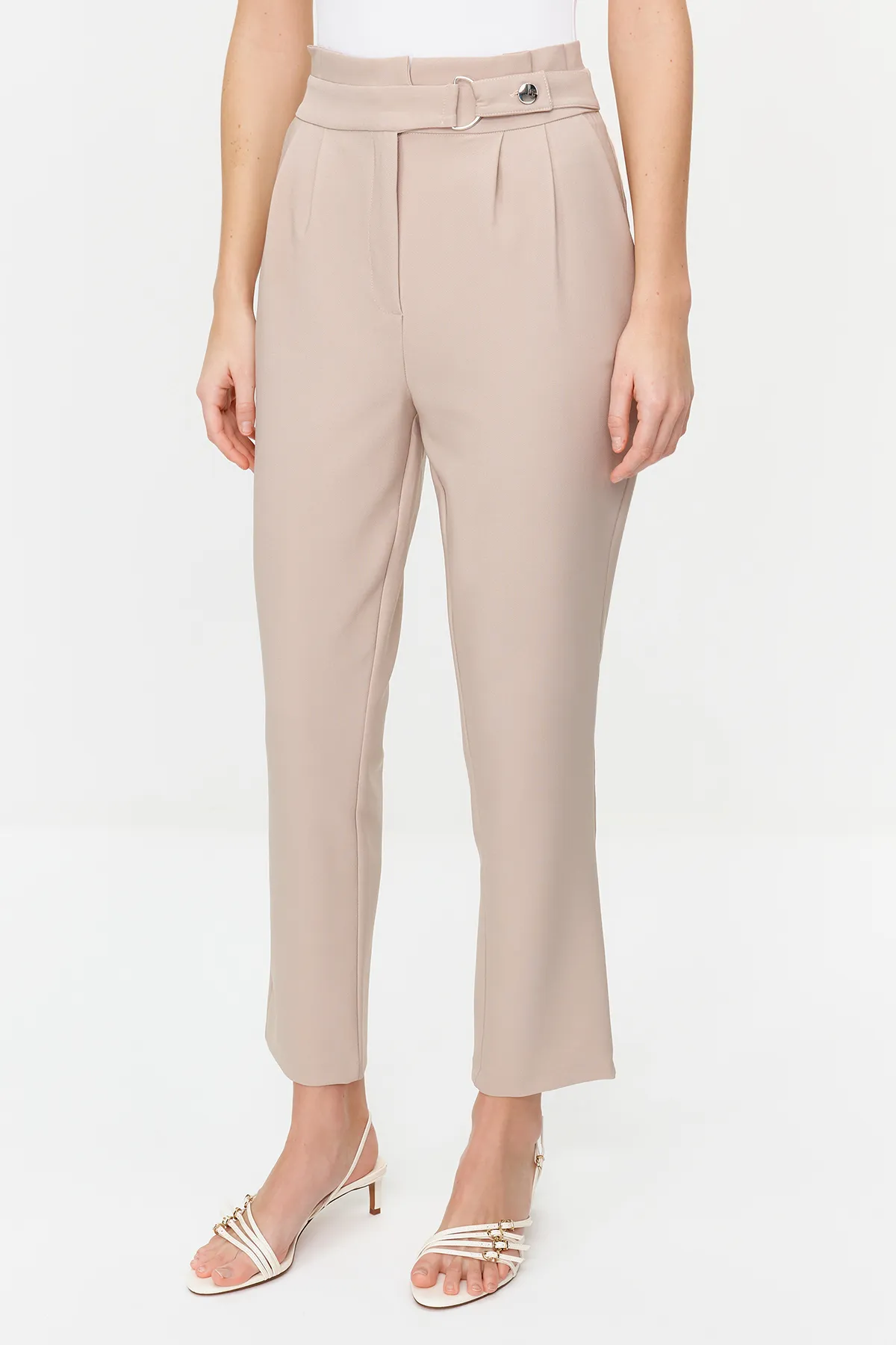 Trendyol Collection  Hellbraune karottefarbene, plissierte, gewebte Hose zum Aufstecken TWOSS20PL0131