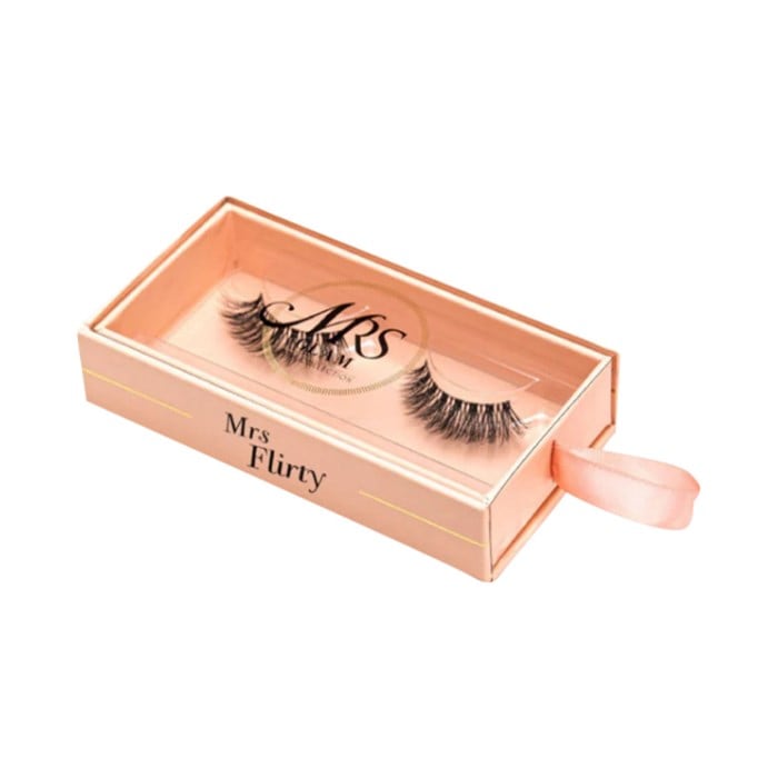 Mrs Flirty Lashes