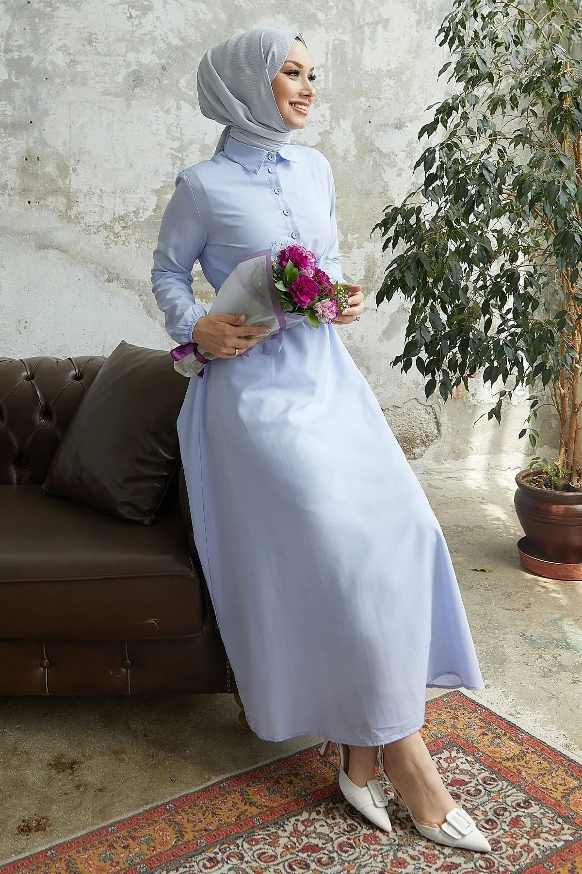 InStyle  Alerya Kleid mit Gürtel und Knöpfen – Babyblau