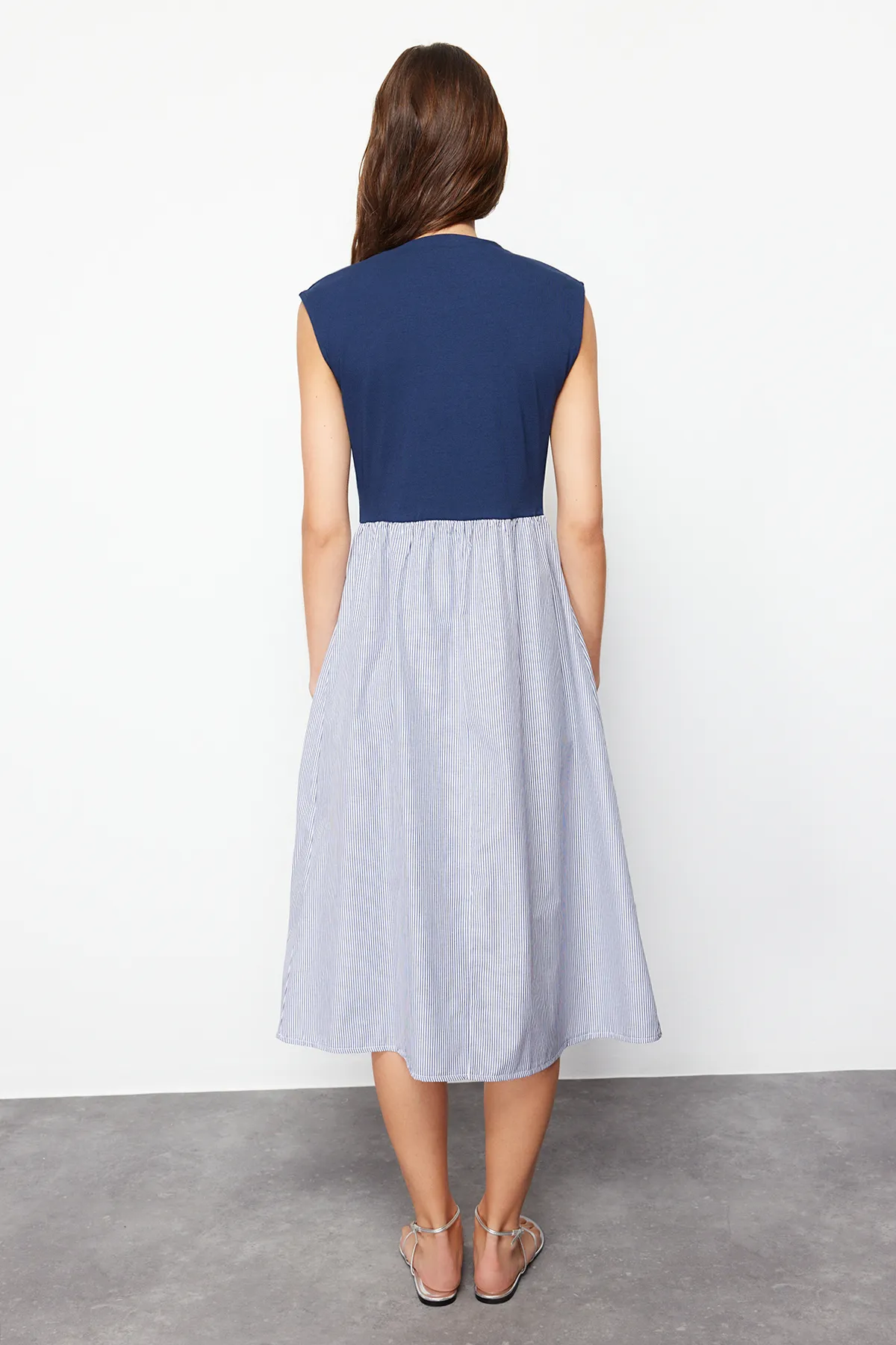 Trendyol Collection  Marineblaues Strick-Midikleid TWOSS24EL00406