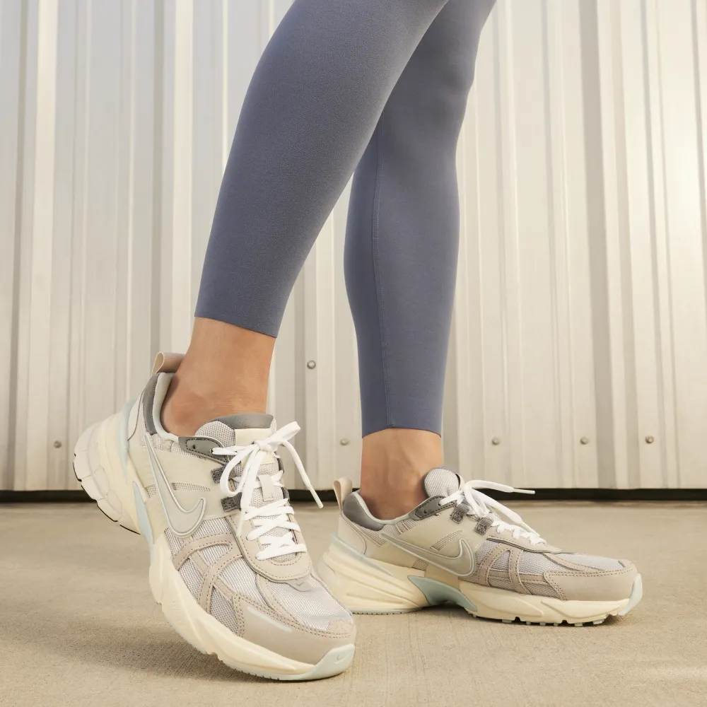 Nike V2K Run FZ3596 072 / weiss