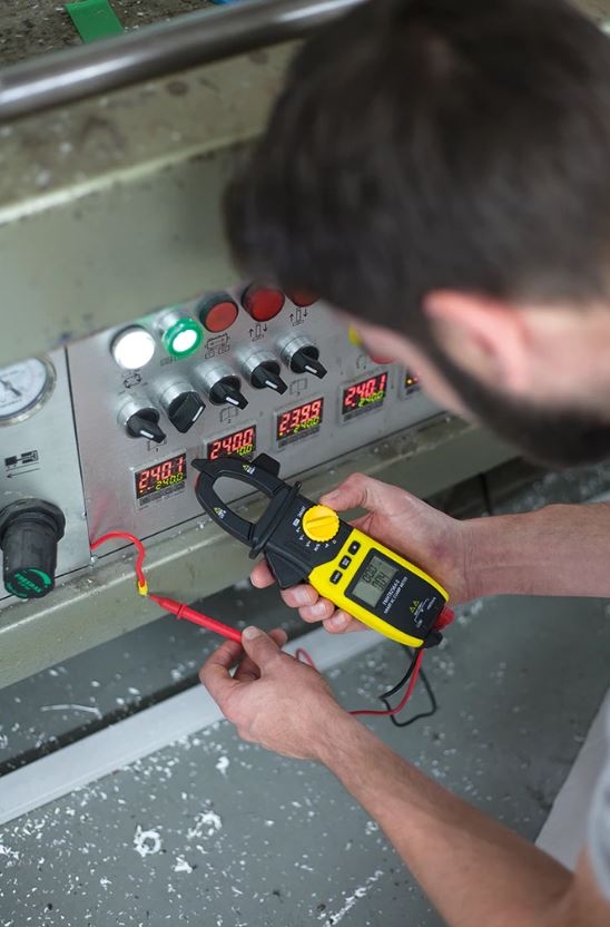 Stanley FMHT82564-0 FATMAX® Digitálny multimeter s ampérovými kliešťami, inteligentný
