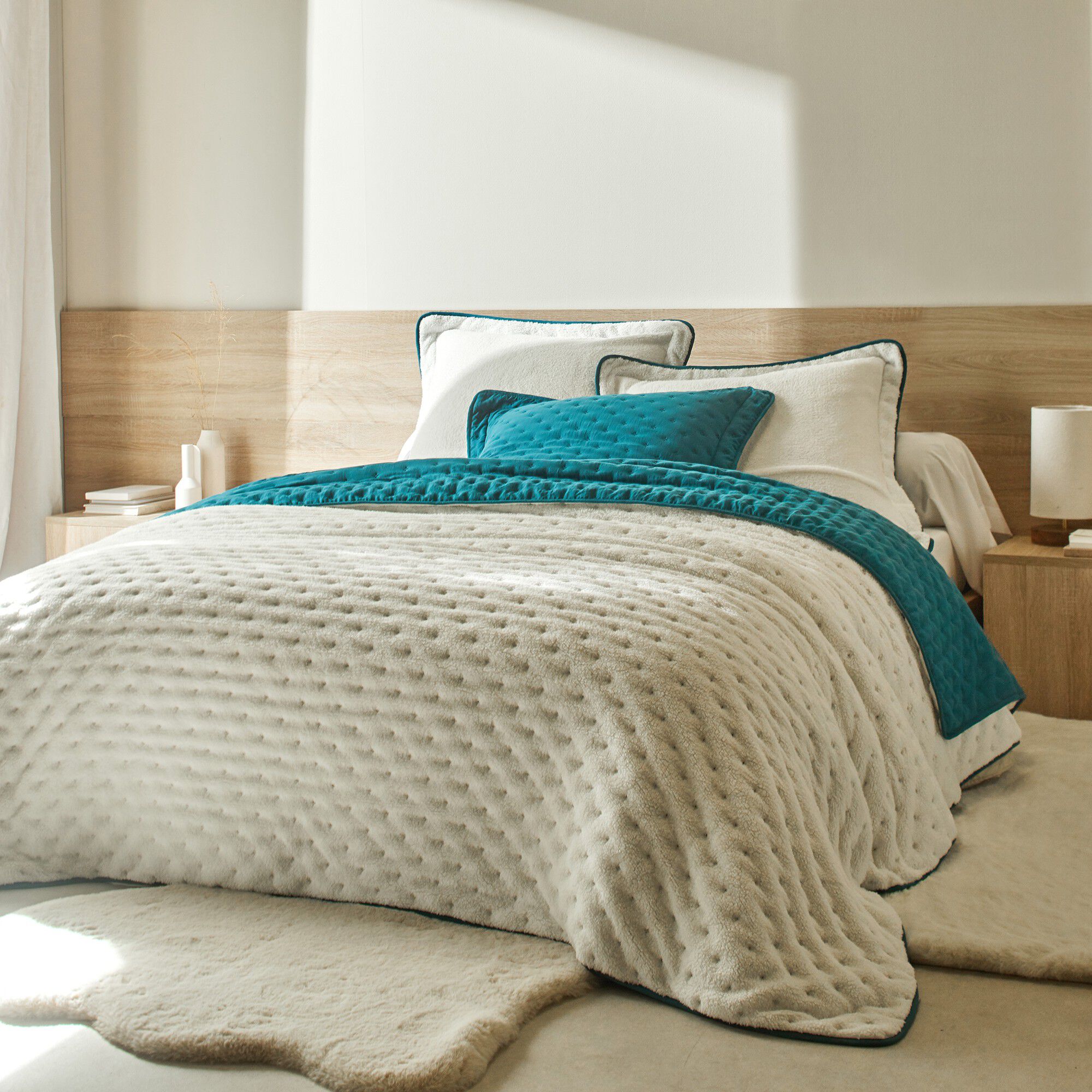 Couvre-lit réversible microfibre matelassée/sherpa