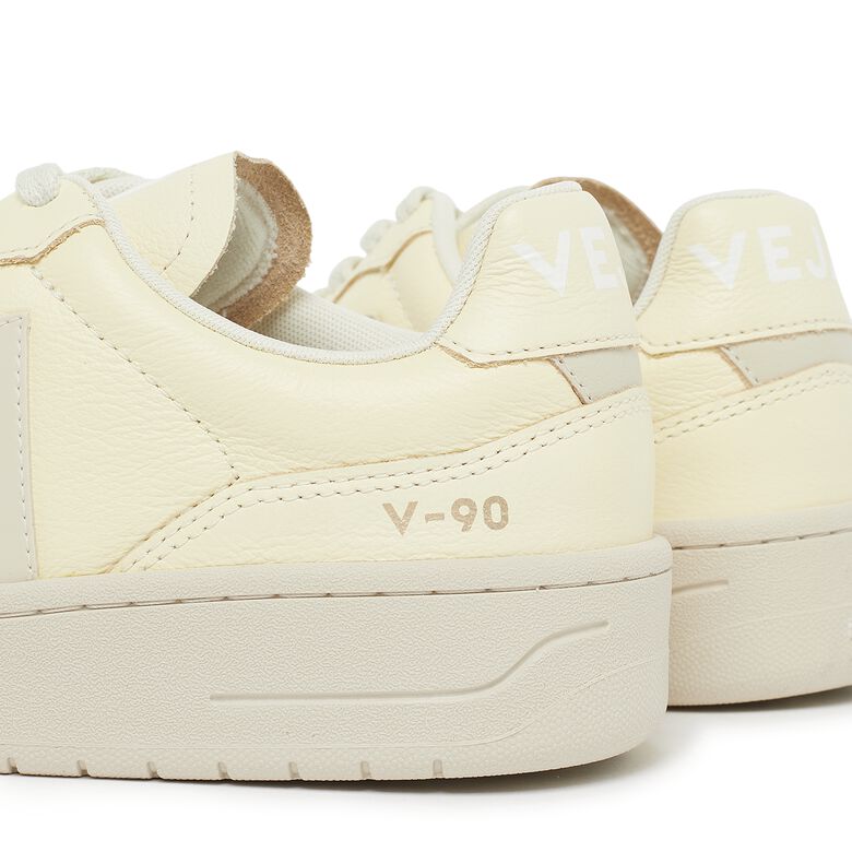 Veja Wmns V-90 cashew pierre