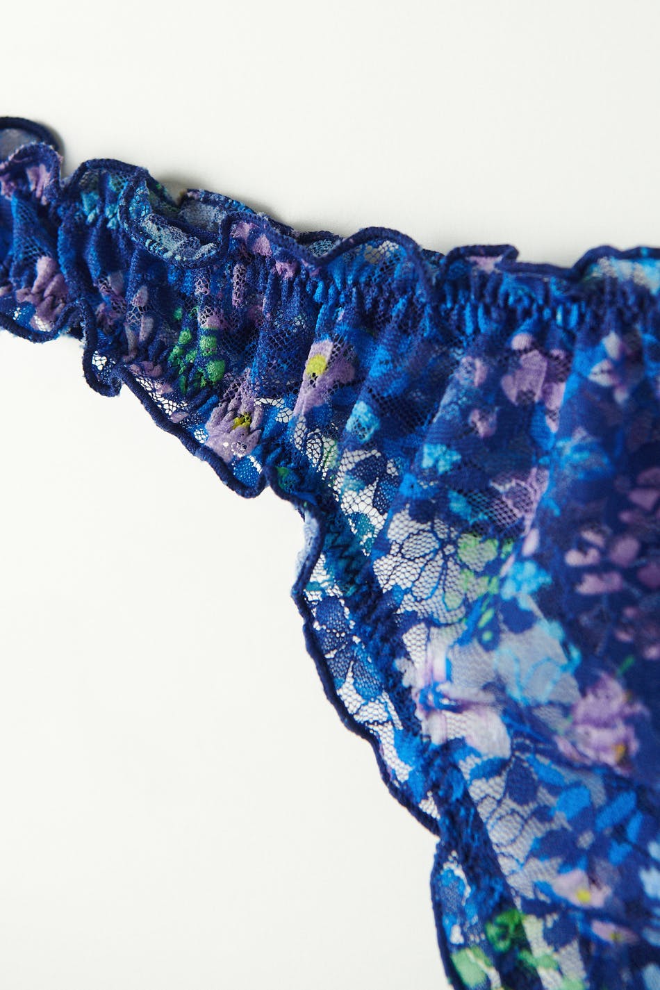 Eva lace string