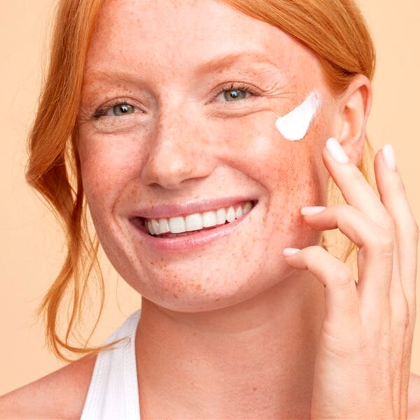 Fluide solaire matifiant SPF50 Biodermal pour le visage 40 ml