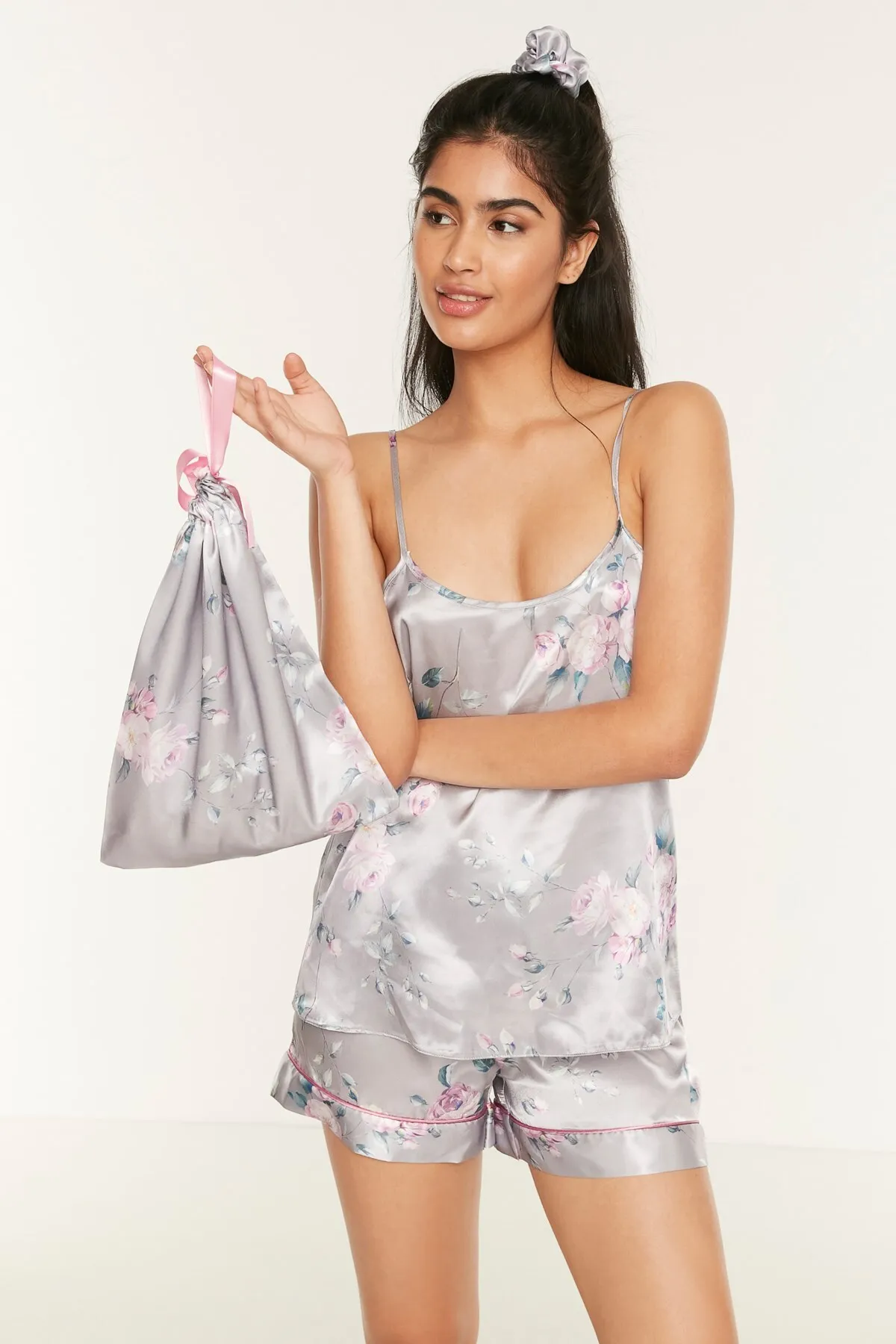 C&City  Gemustertes 7-teiliges Satin-Pyjama-Set 9550 Grau