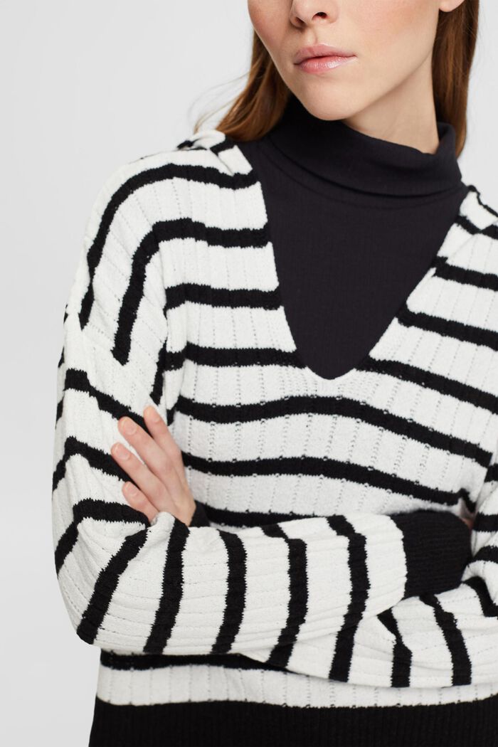 Hoodie im Streifenlook mit V-Ausschnitt