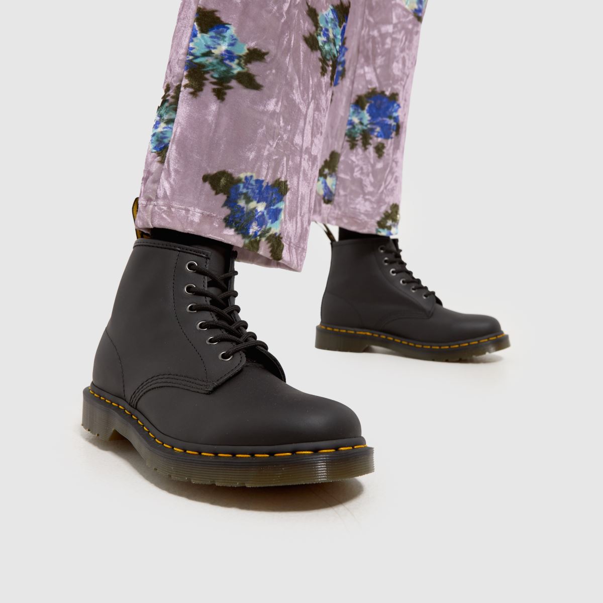 Dr Martens 101 – Svarta nappakängor