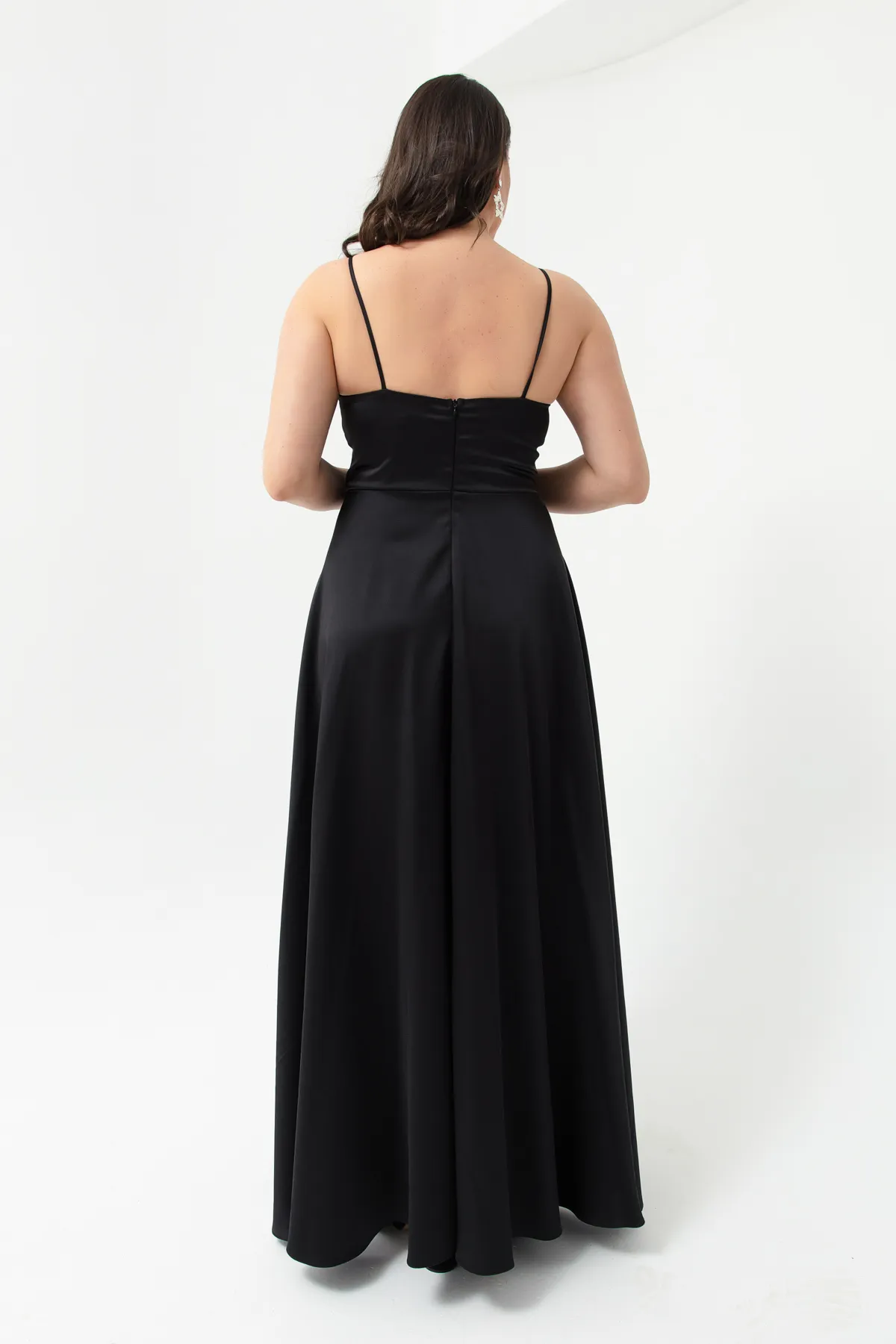 Lafaba  Langes Abendkleid und Abschlusskleid aus Satin für Damen in Übergröße mit schwarzem String-Träger