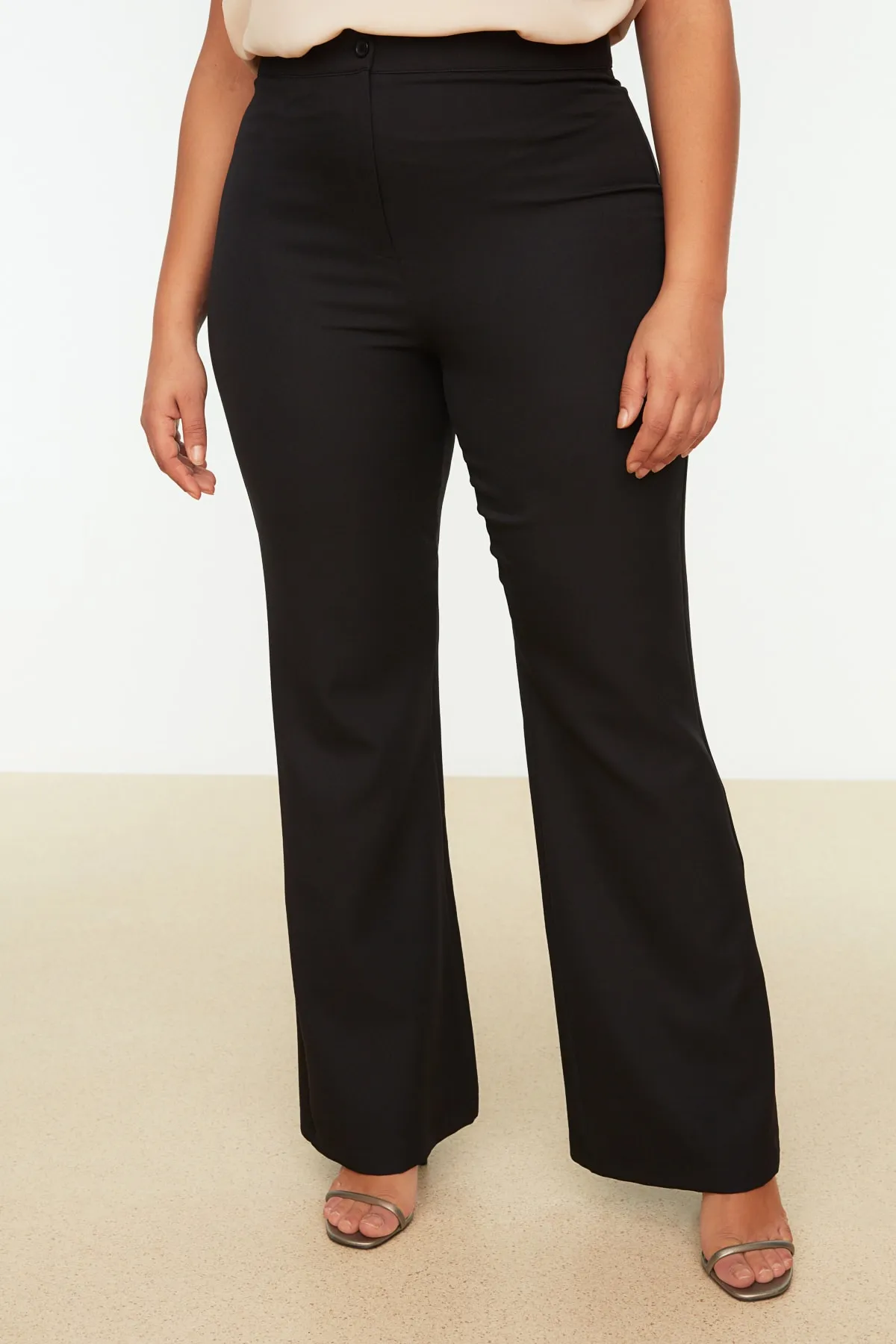 Trendyol Curve  Schwarze Hose mit weitem Bein