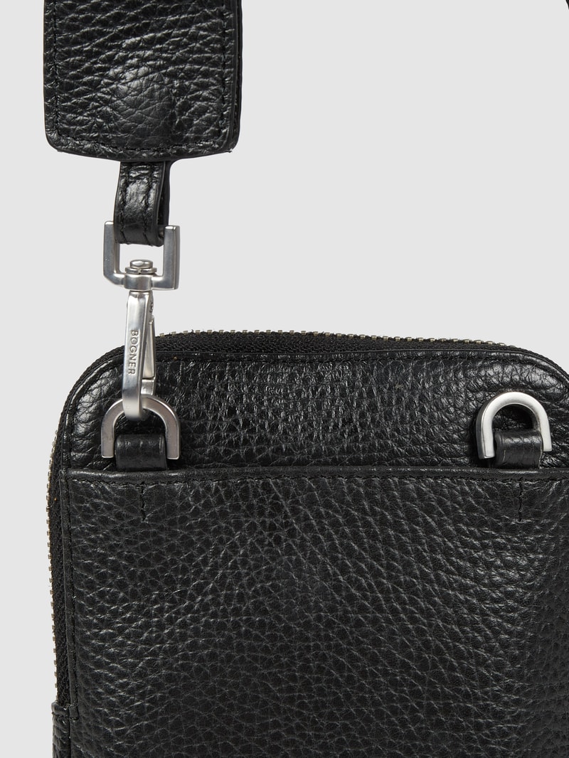 Handytasche aus Leder Modell 'Andermatt Johanna' in schwarz