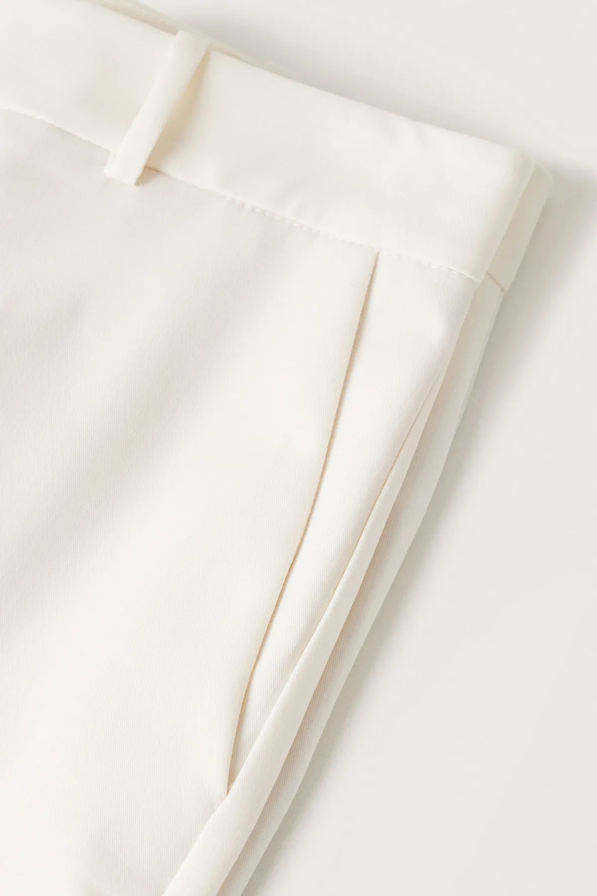 MANGO  Ecrufarbene Damenhose 27053263