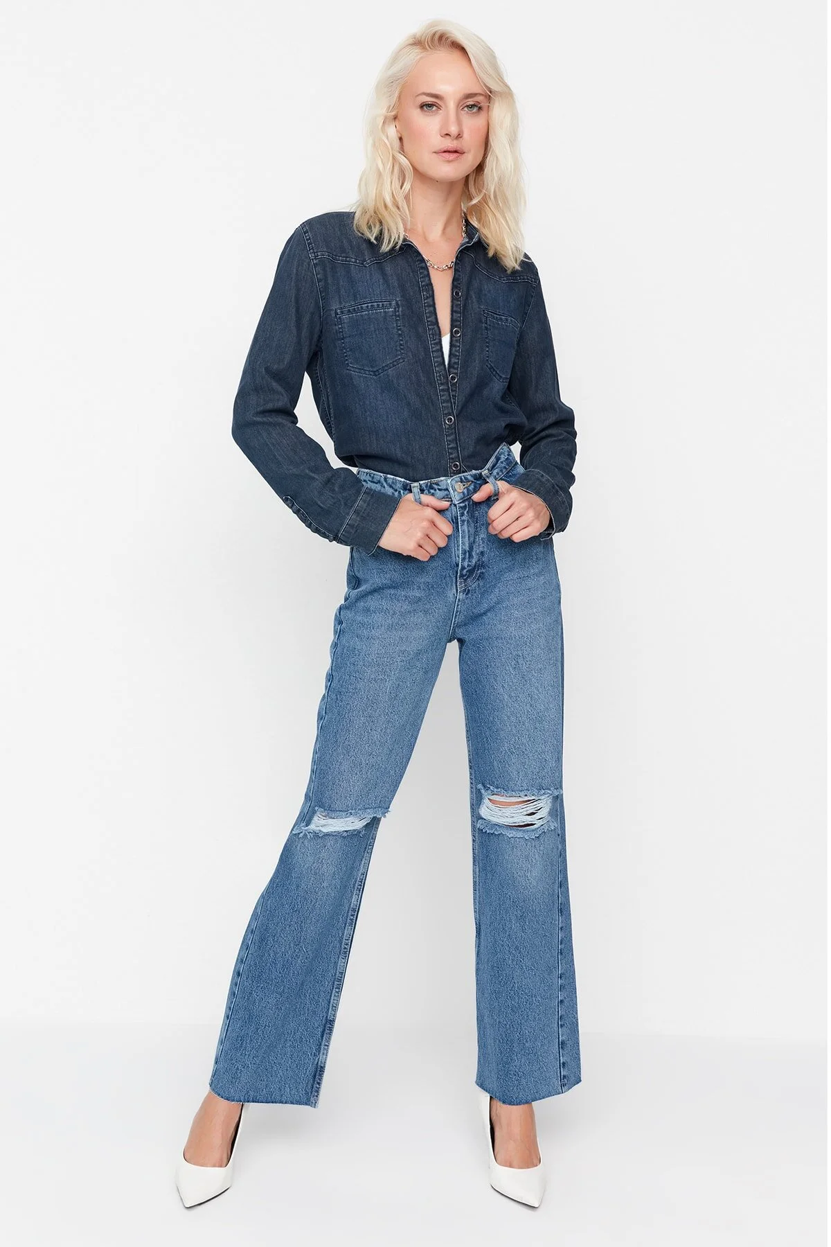 Trendyol Collection  Dunkelblaue Jeans mit weitem Bein und hoher Taille im 90er-Stil mit Rissen