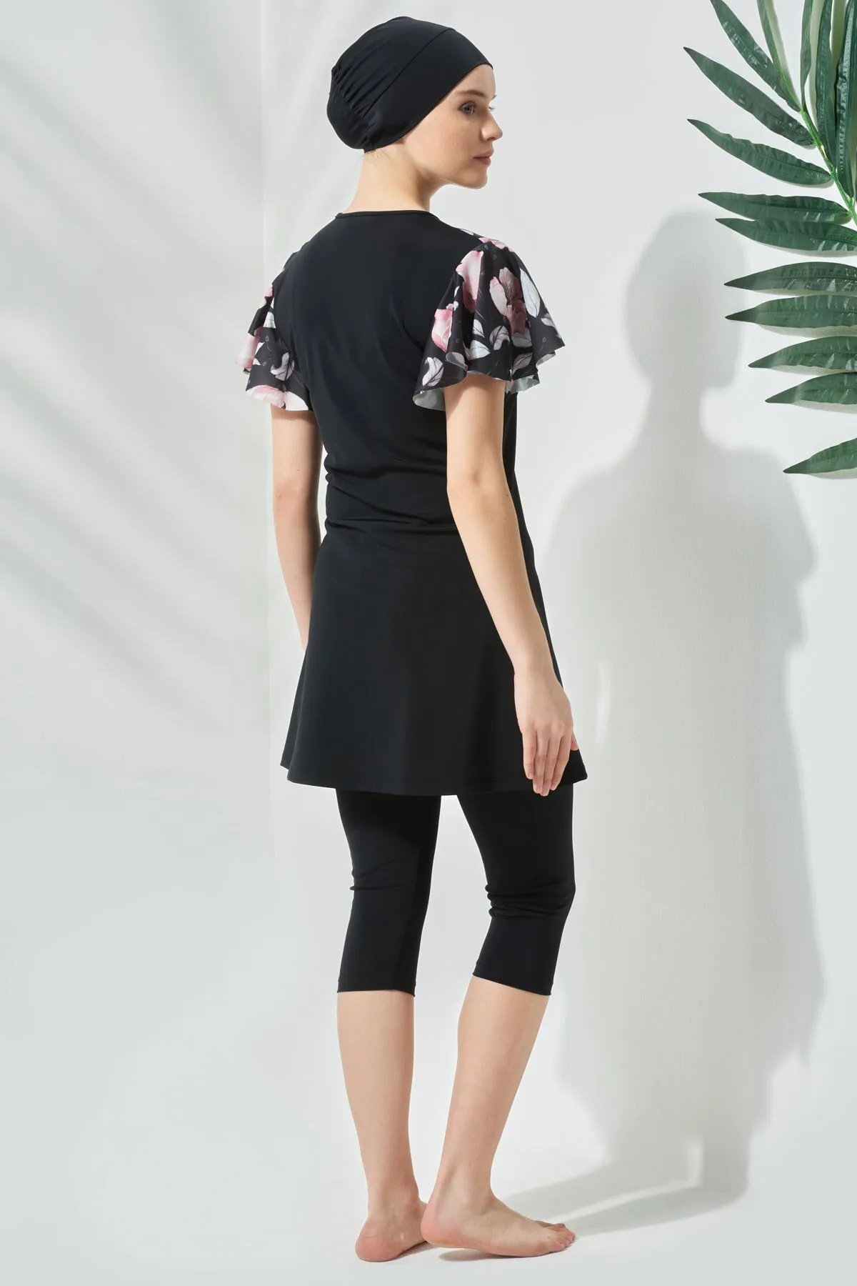 C&City  Halbbedeckter Hijab-Badeanzug mit Kurzarmstrumpfhose C13090 Schwarz