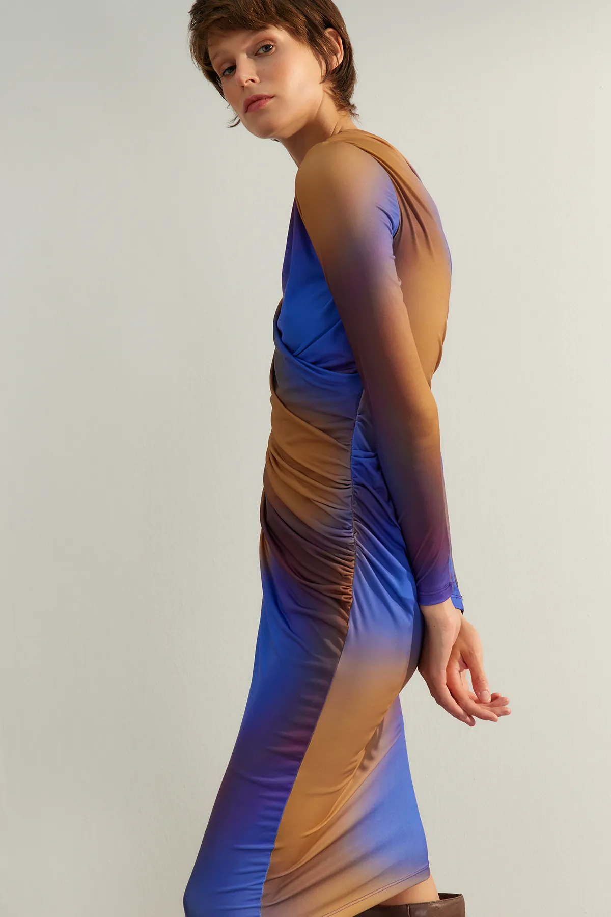 Trendyol Collection  Mehrfarbiges, tailliertes Maxi-Stretch-Strickkleid in limitierter Auflage TWOAW24EL00718