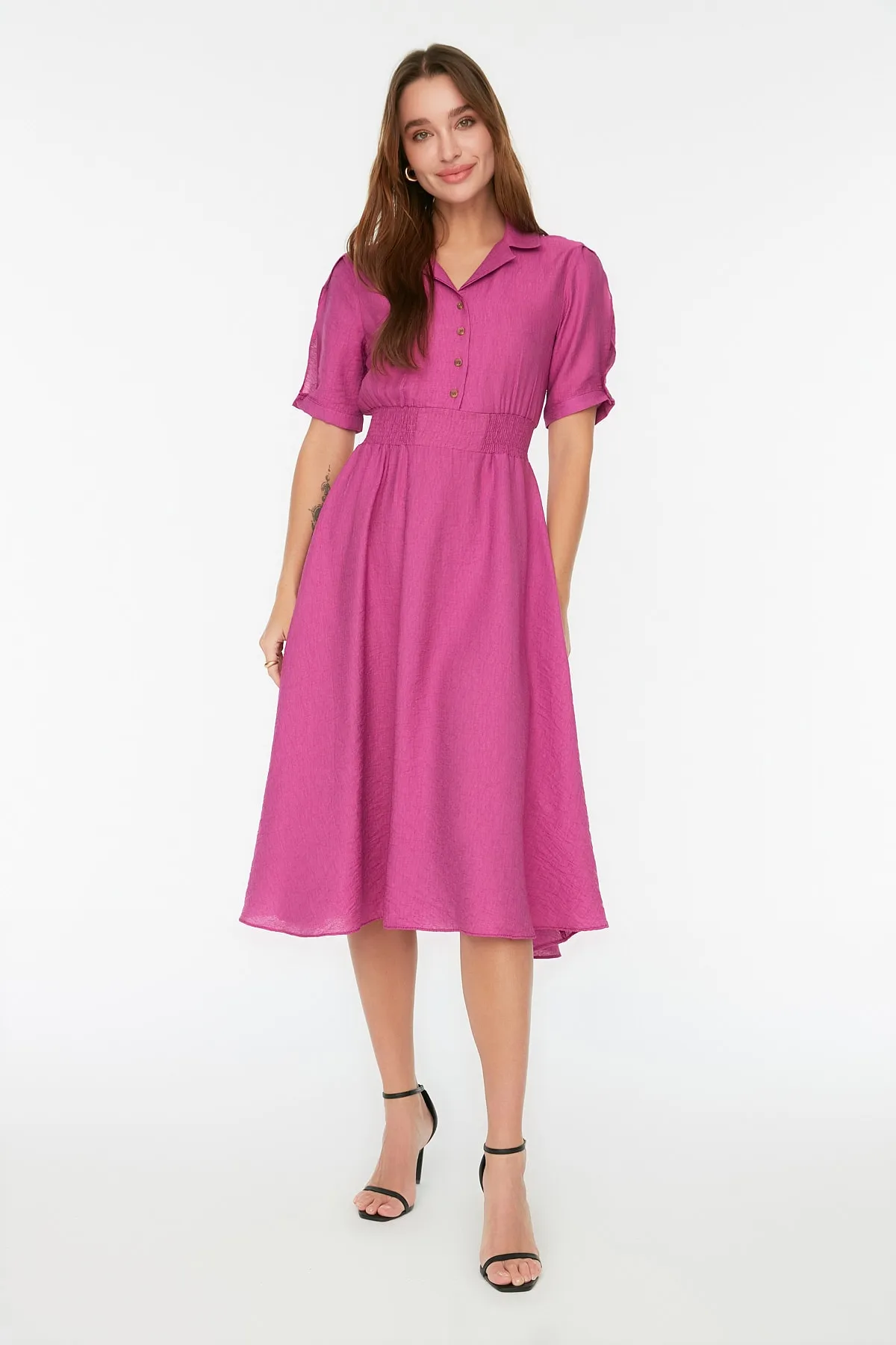 Trendyol Collection  Pflaumenfarbenes A-Linien-Midikleid aus Gimped-Webstoff mit V-Ausschnitt TWOSS21EL1023