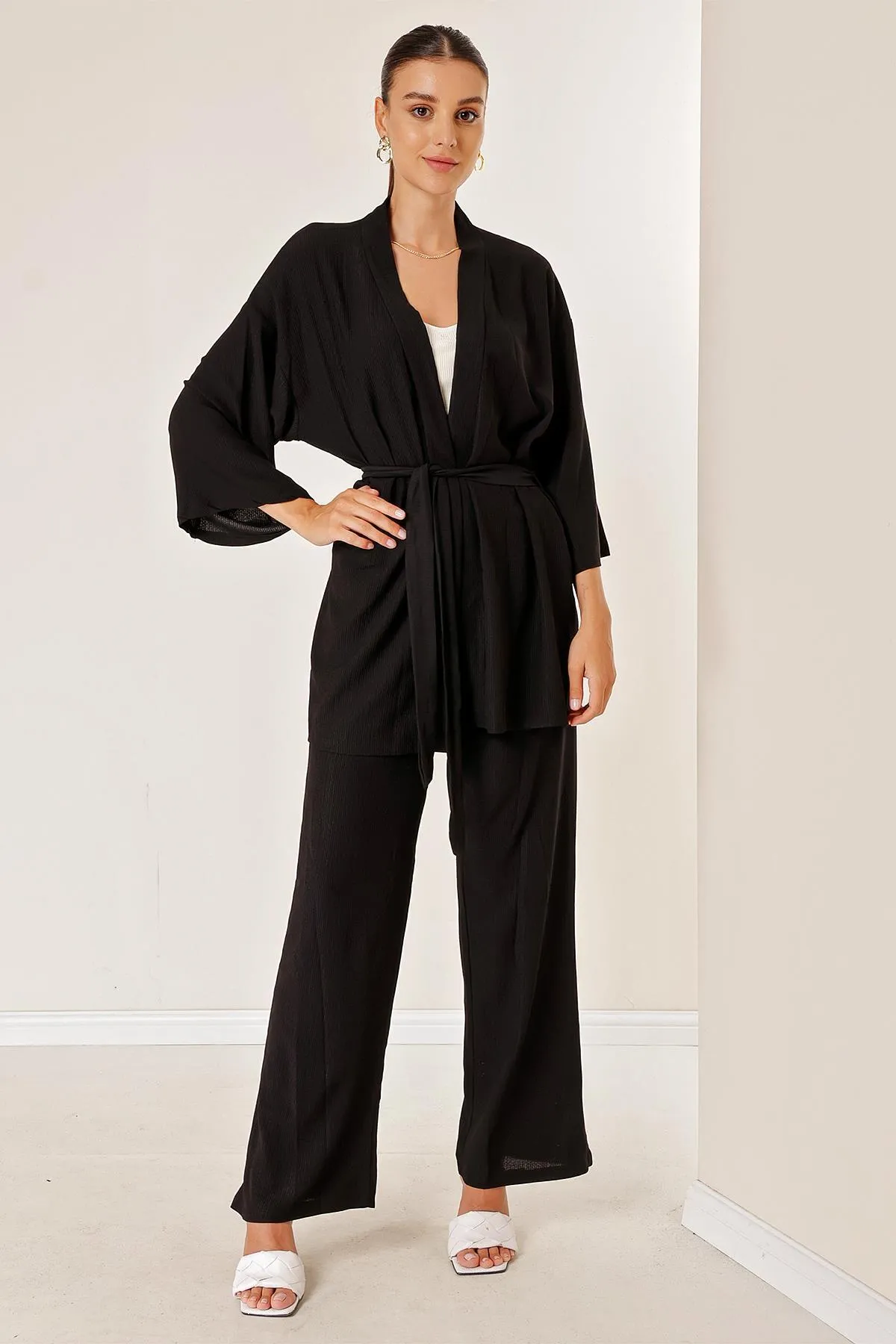 By Saygı  Faltiges Hosen- und Taschen-Kimono-Set in Schwarz