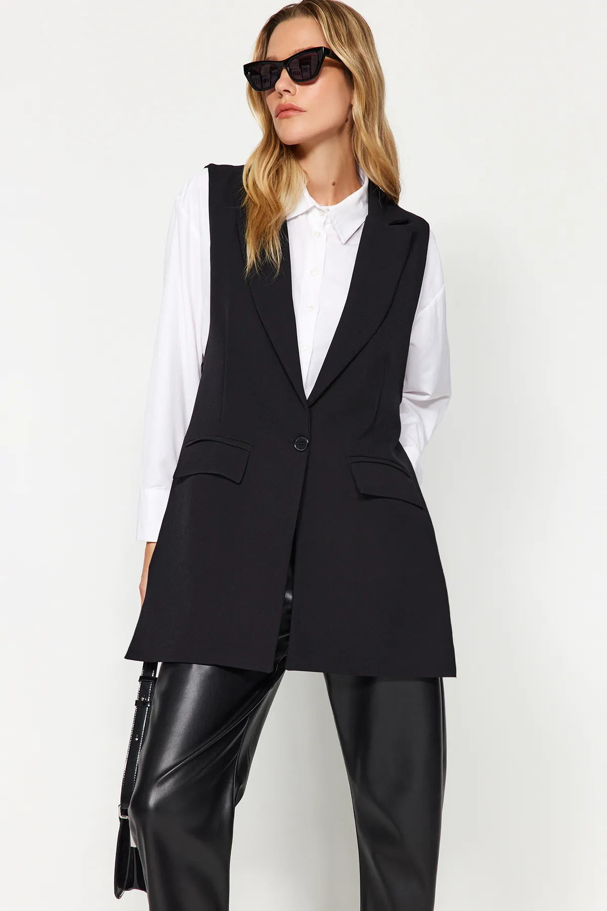 Trendyol Modest  Schwarze, seitlich gebundene, detaillierte, gefütterte Webweste TCTAW24YL00021