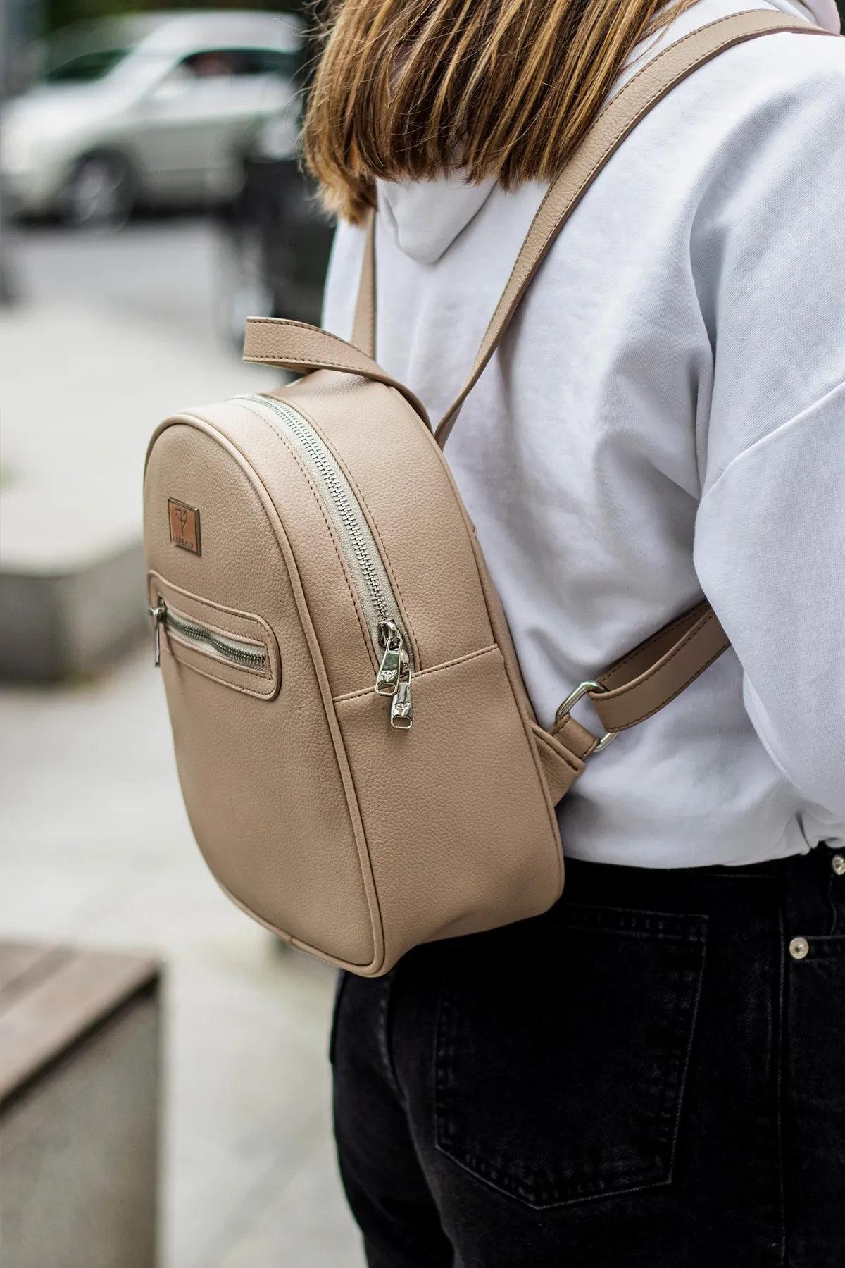 Garbalia  Beigefarbener Damenrucksack „Oslo“ mit mehreren Fächern, doppelter Innentasche und äußeren Reißverschlussösen