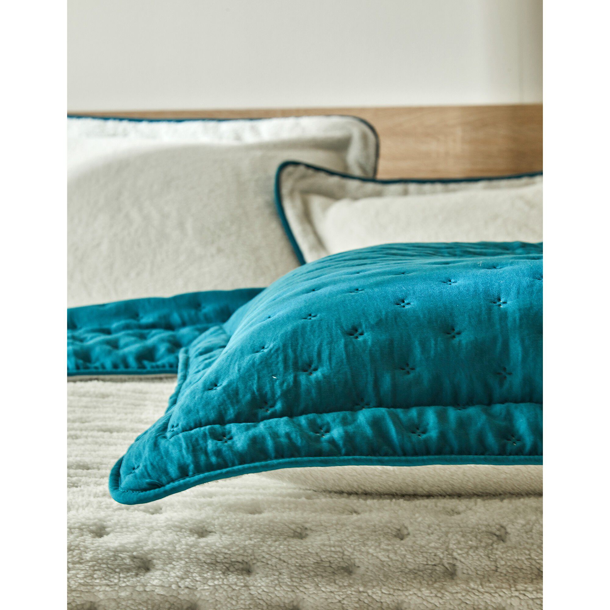 Couvre-lit réversible microfibre matelassée/sherpa