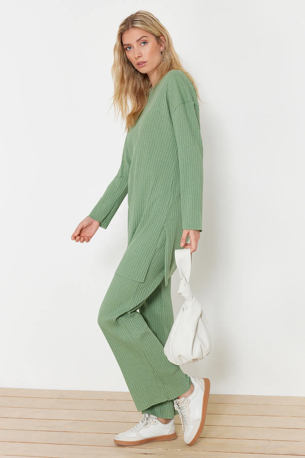 Trendyol Modest  Grünes Camisole-Set aus gestricktem Oberteil und Unterteil TCTSS24US00060