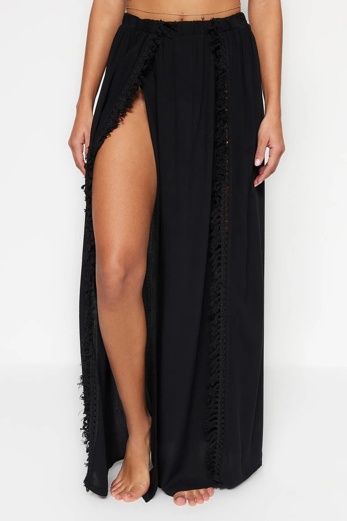 Trendyol Collection  Schwarzer Maxi-Rock mit gewebten Quasten TBESS21ET0133