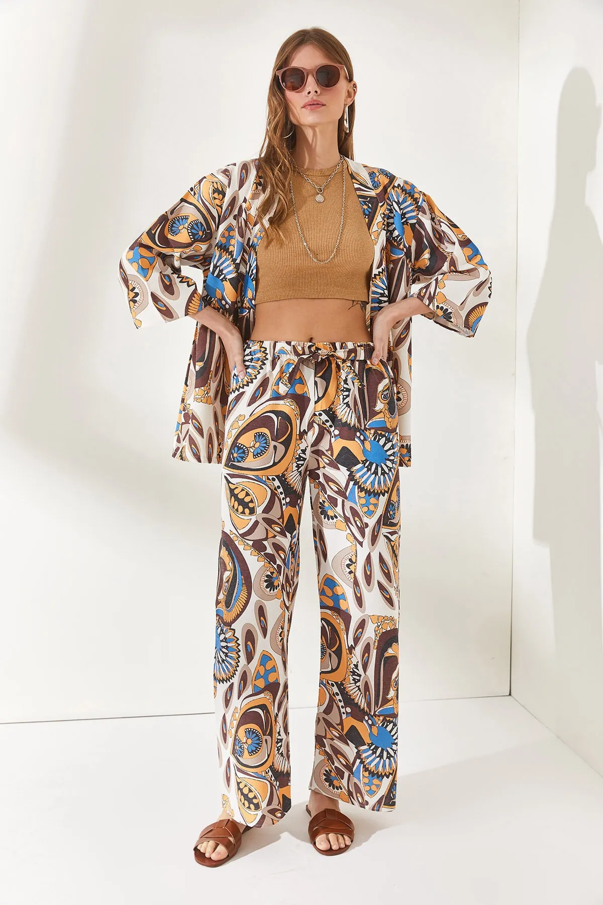 Olalook  Damen-Palazzo-Hose aus gemustertem Leinen mit braunem Schal und Gürtel PNT-19000226