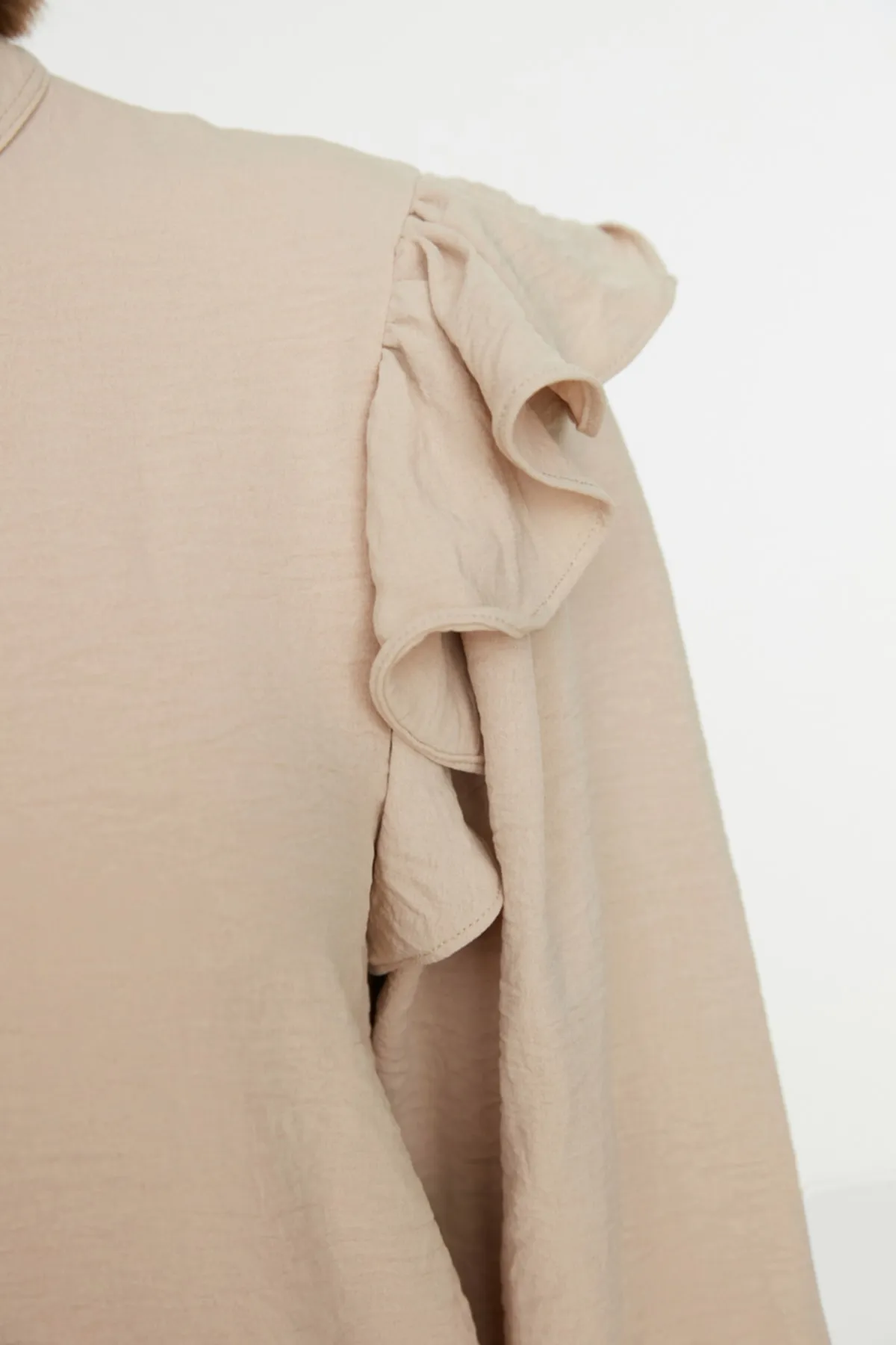 Trendyol Modest  Stone Judge – Gewebtes Hemd mit Kragen und Rüschendetail TCTSS22GO0107