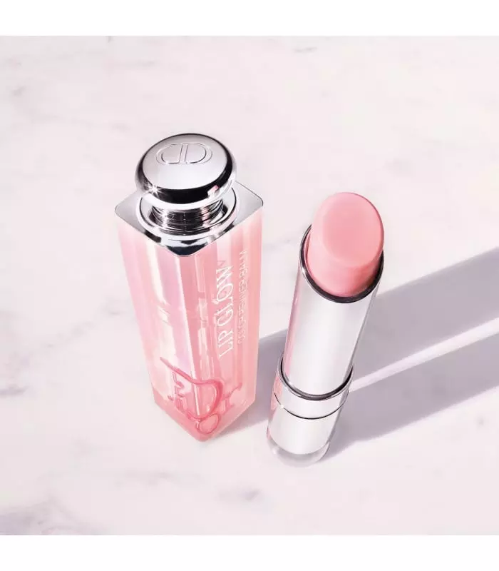 DIOR ADDICT LIP GLOW Baume à lèvres  - 97%** d'ingrédients d'origine naturelle