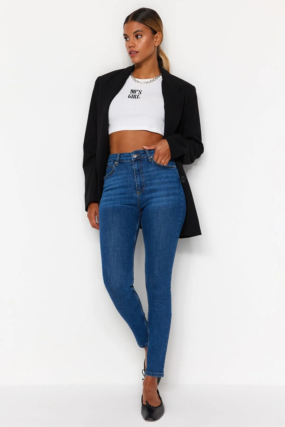 Trendyol Collection  Dunkelblaue Röhrenjeans mit normaler Taille TWOAW24JE00067