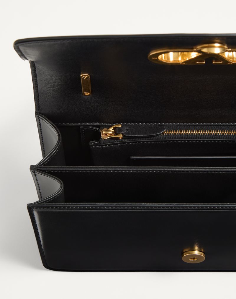 Bolsa Valentino Garavani Vain em couro de bezerro brilhante com alça.