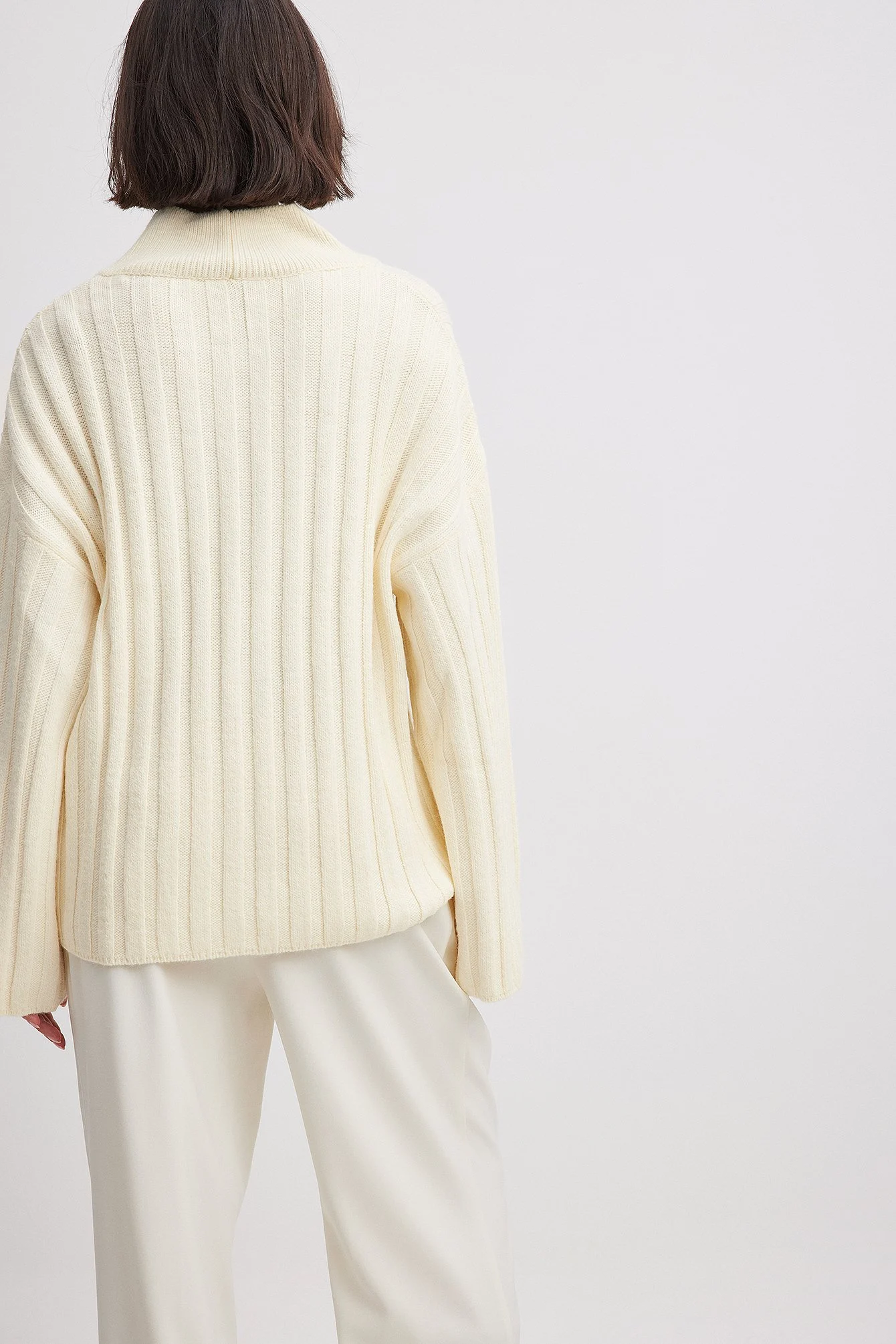 Gerippter Strickpullover mit Rollkragen