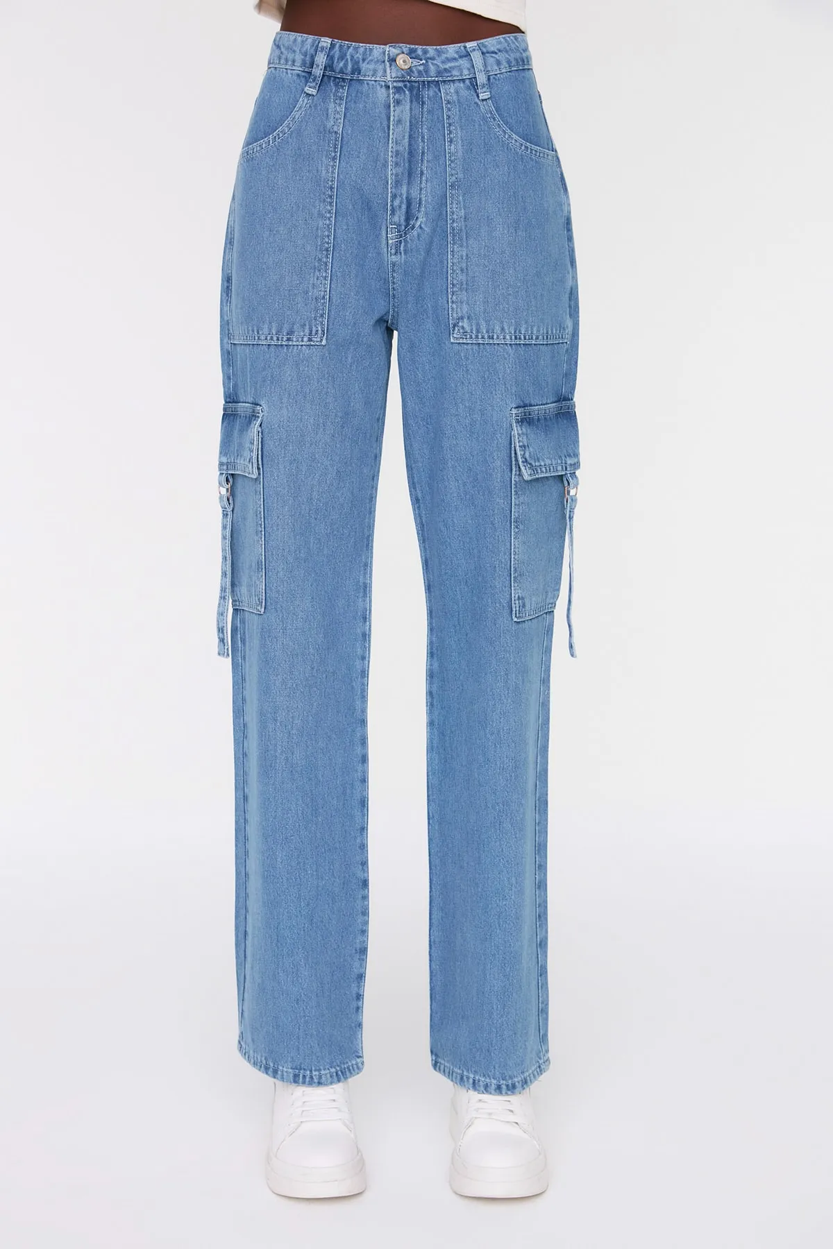 Trendyol Collection  Blaue Jeans mit hoher Taille und weitem Bein und Cargo-Taschen TWOSS22JE0657