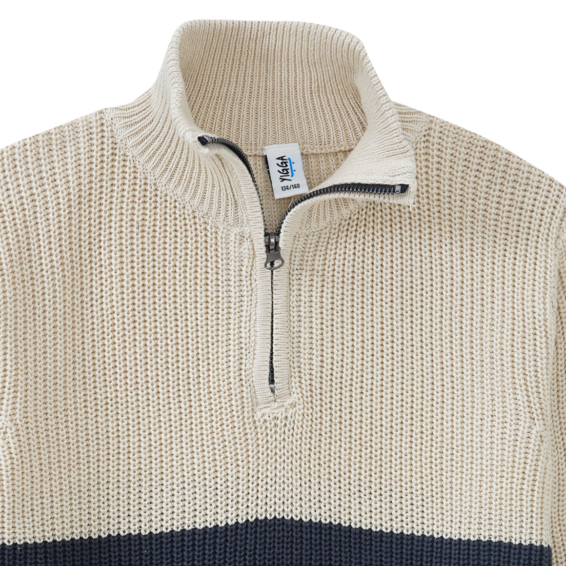 Jungen Strickpullover mit Farbteilern