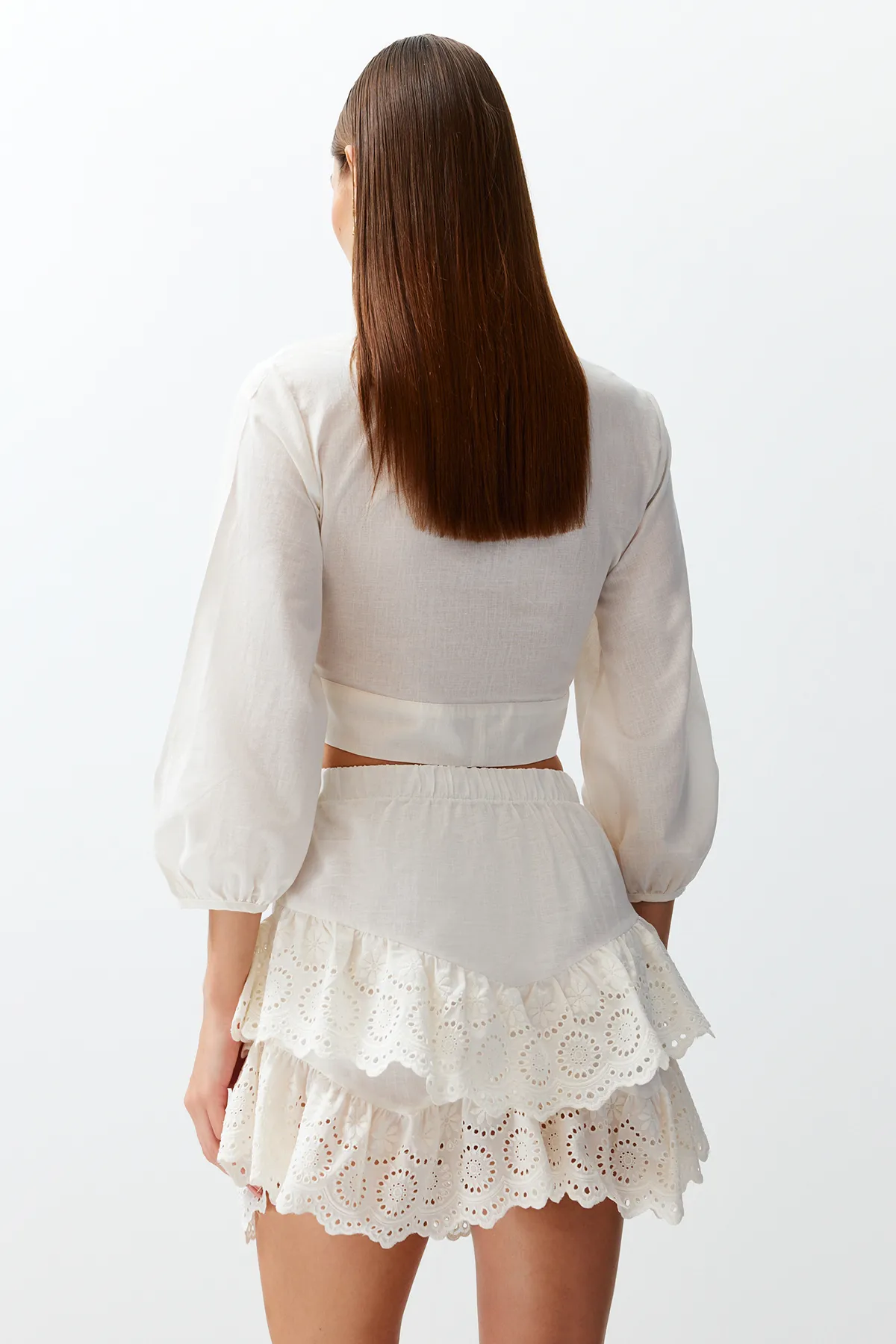 Trendyol Collection  Weißer Braut-Minirock mit Rüschen aus 100 % Baumwolle TBESS24ET00004