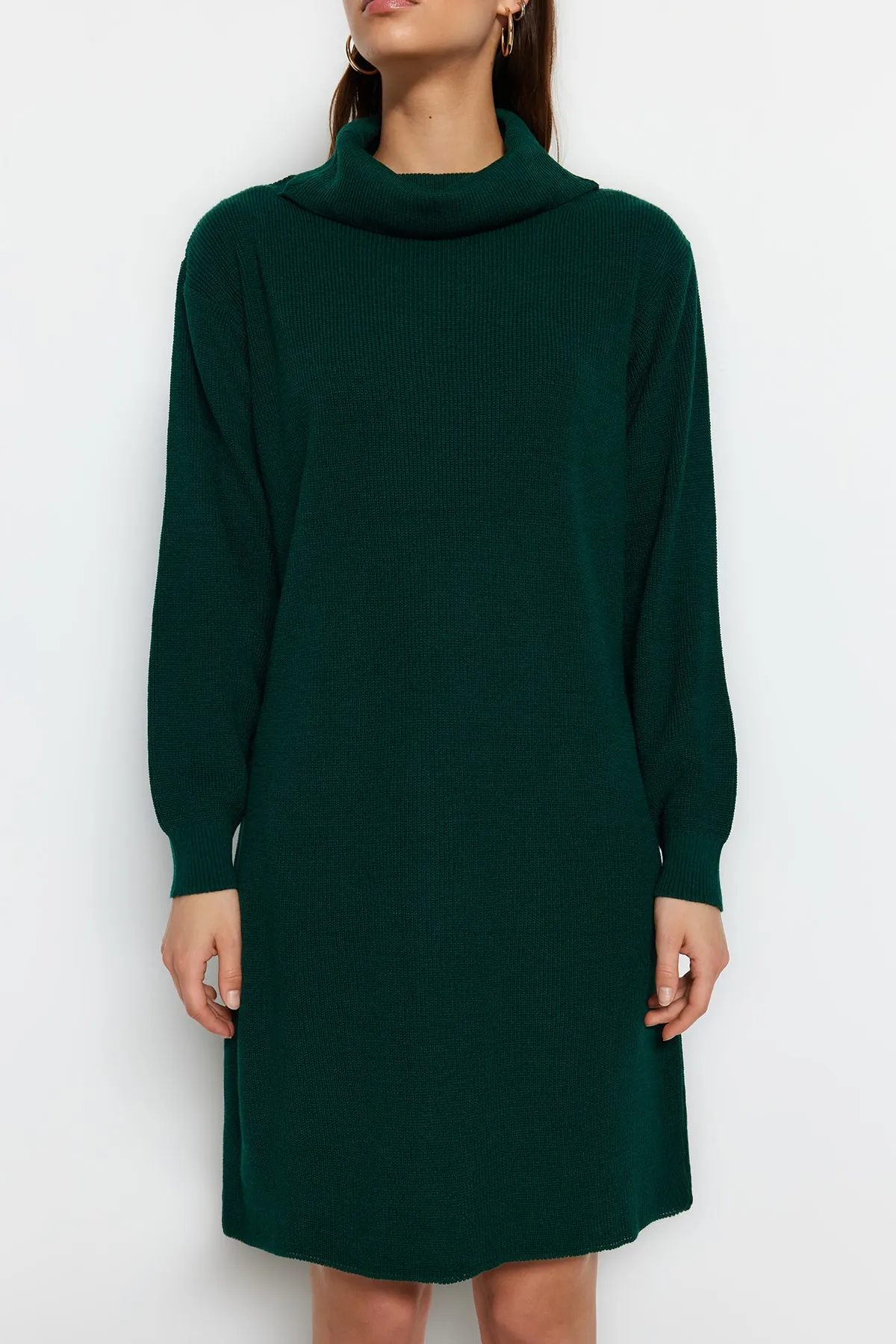 Trendyol Collection  Smaragdgrünes Mini-Strickkleid mit Rollkragen TWOAW23EL00026